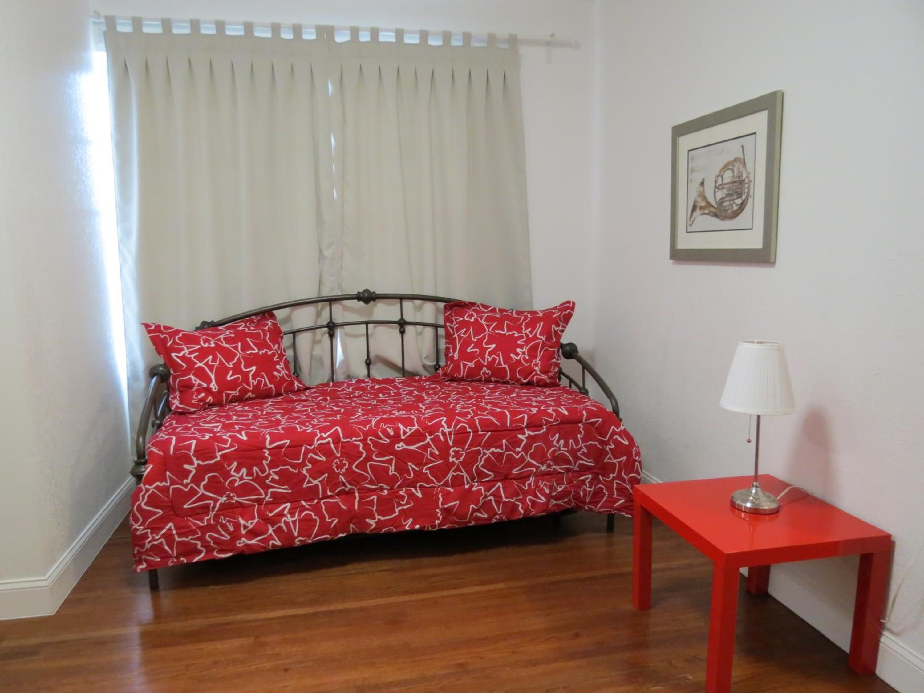 One-Bedroom Apartment - Photo 5