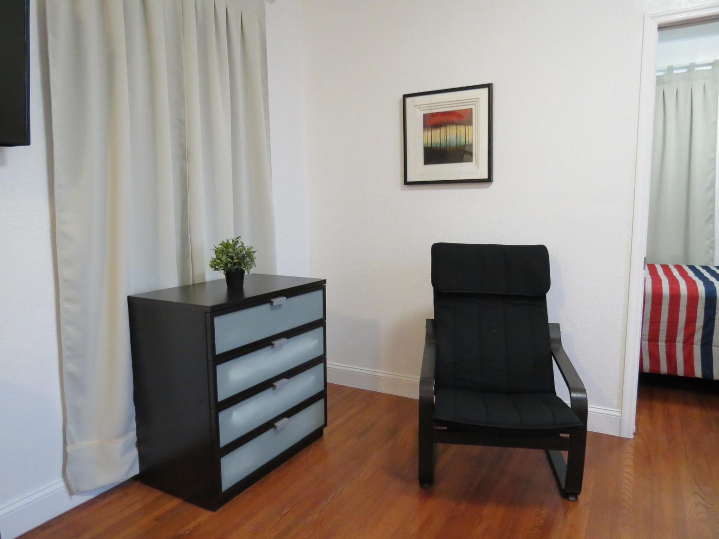One-Bedroom Apartment - Photo 6