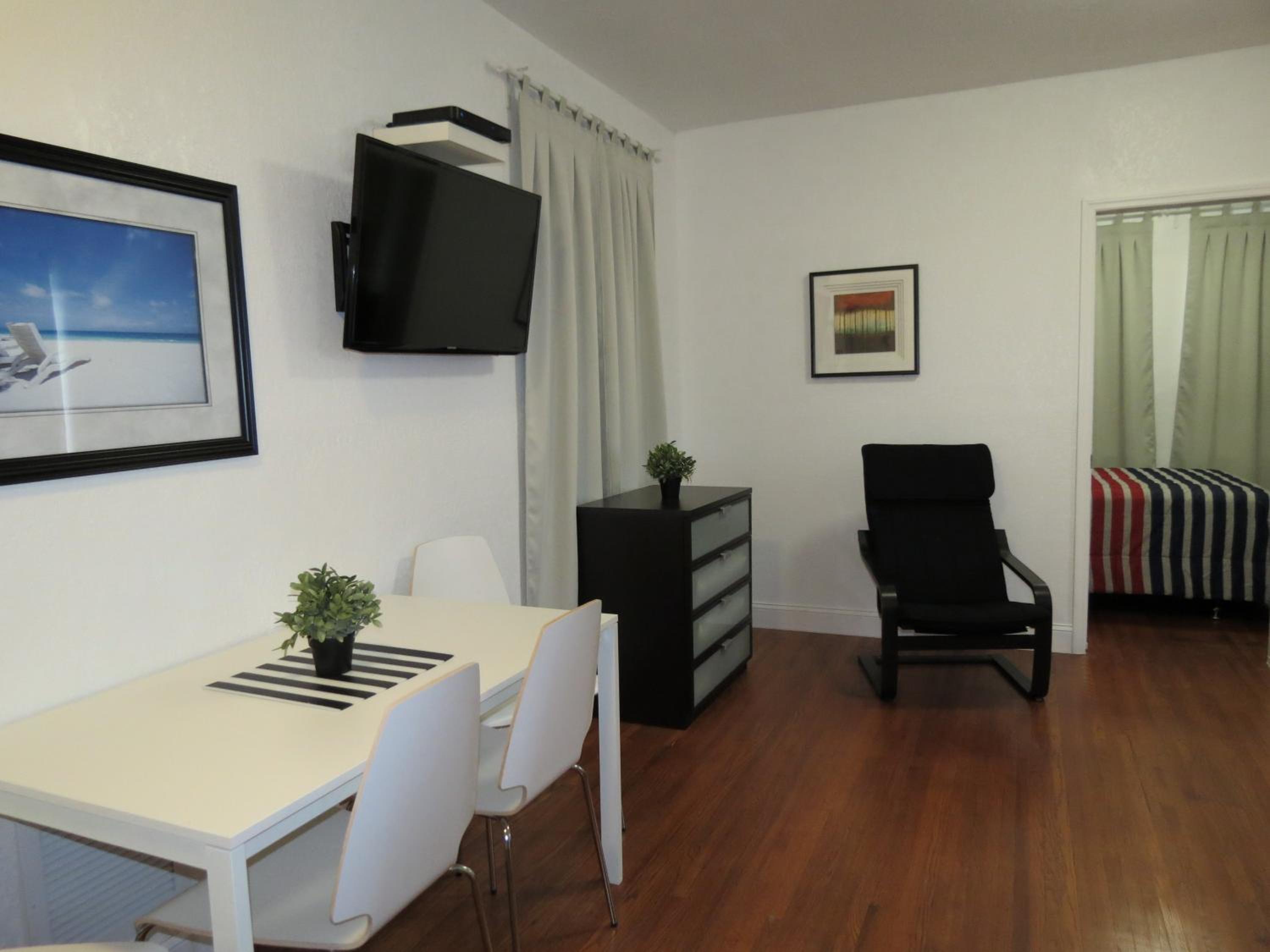 One-Bedroom Apartment - Photo 7
