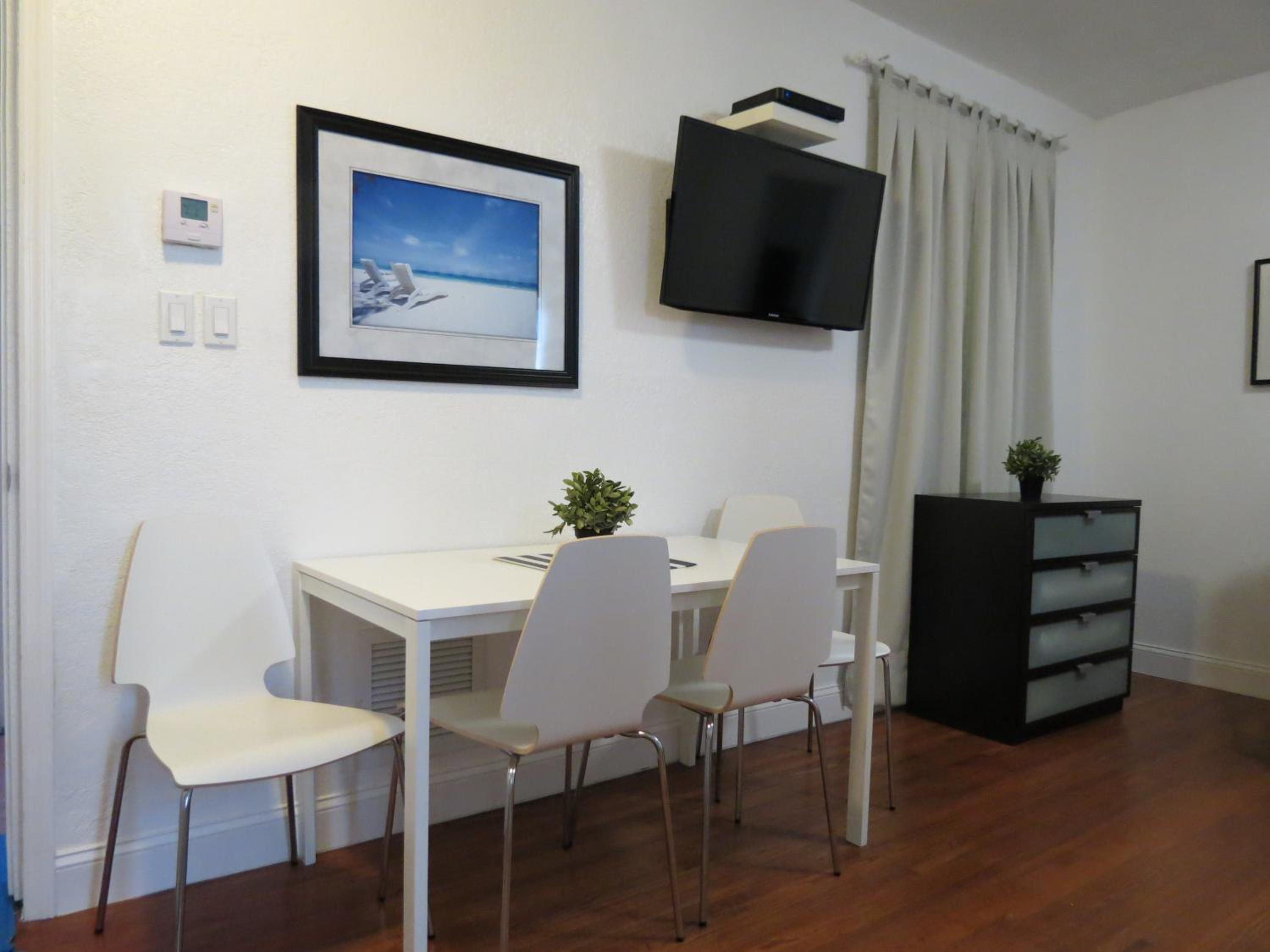 One-Bedroom Apartment - Photo 9