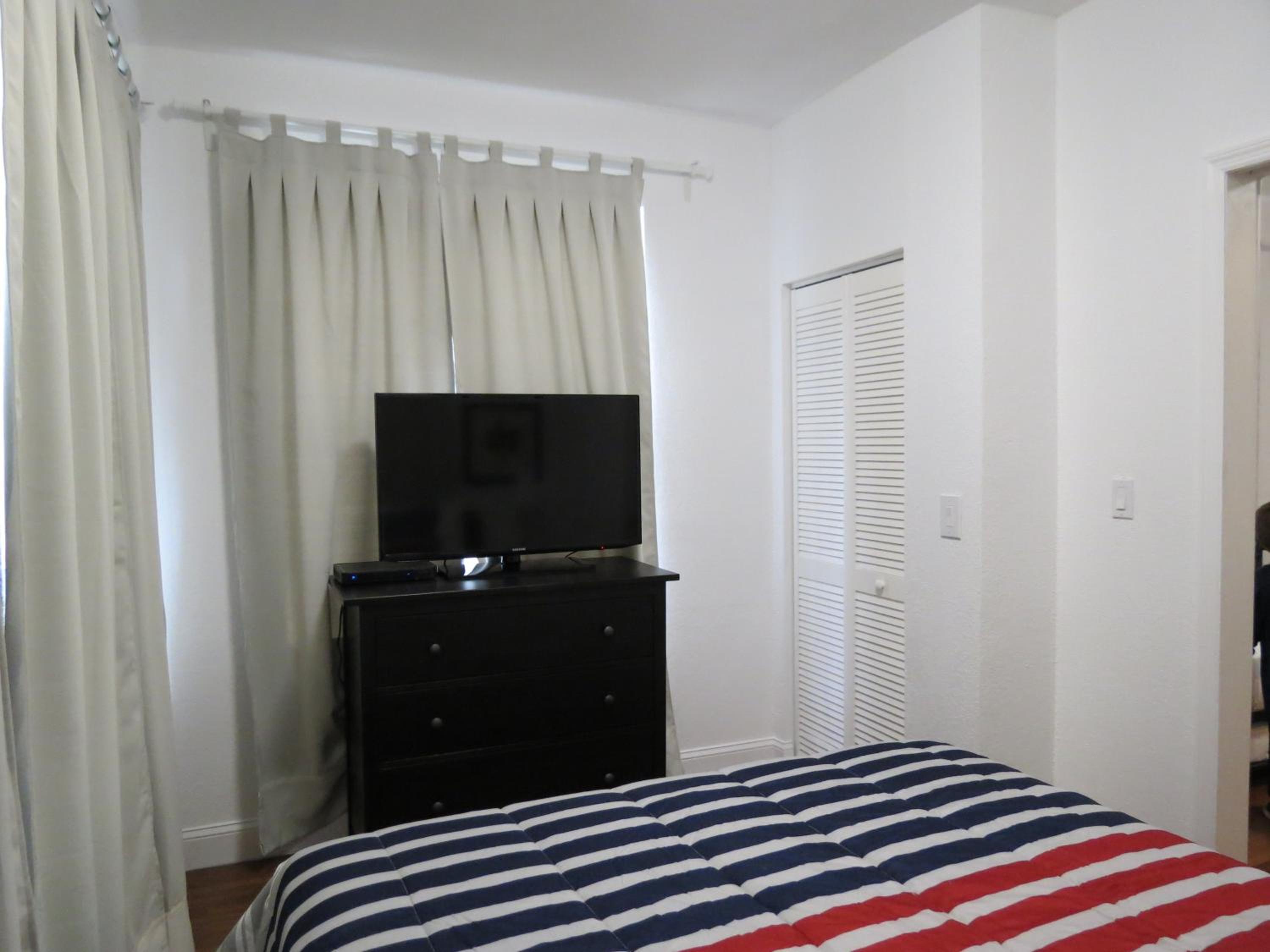 One-Bedroom Apartment - Photo 10