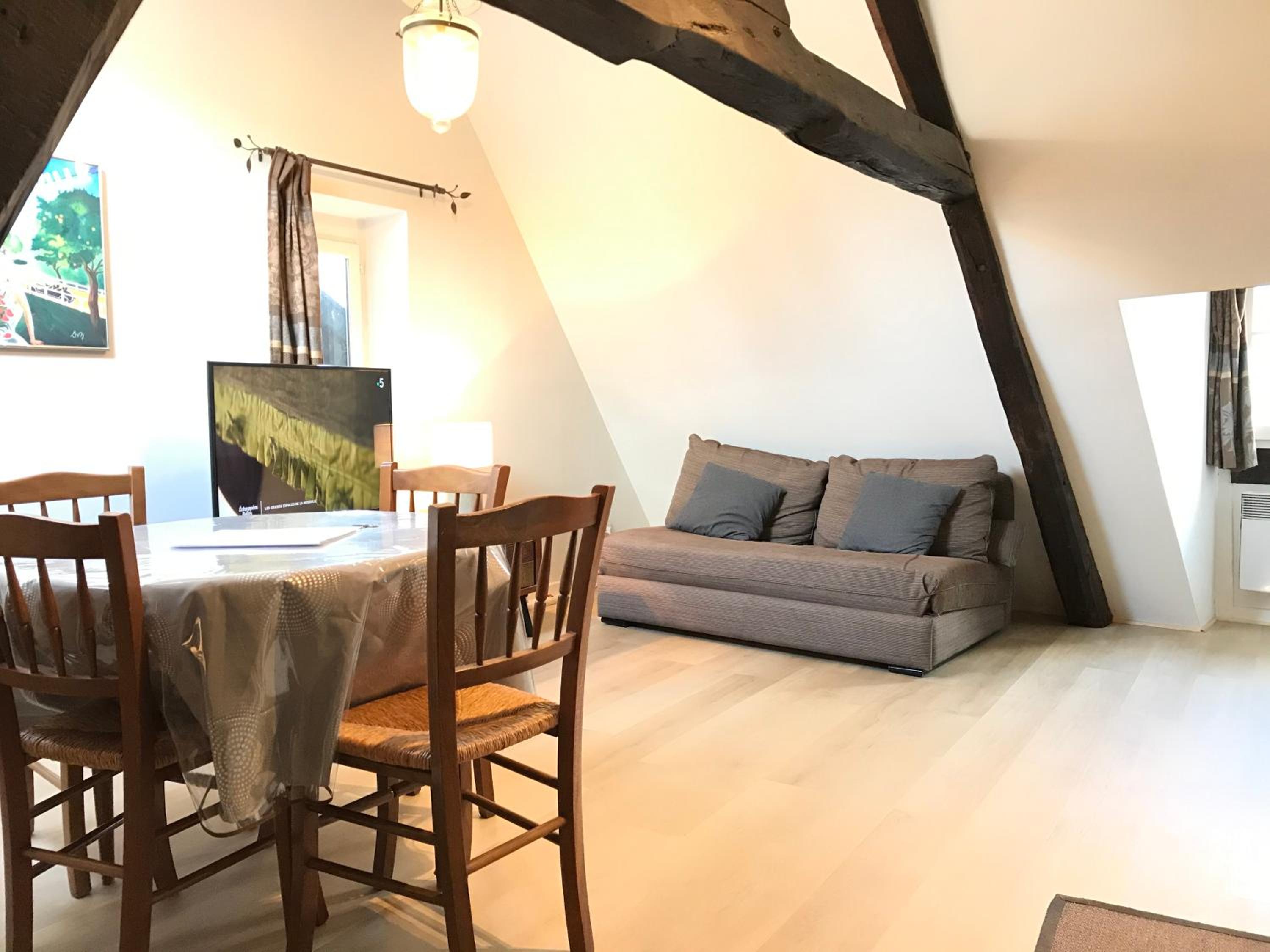 Two-Bedroom Apartment - Photo 2