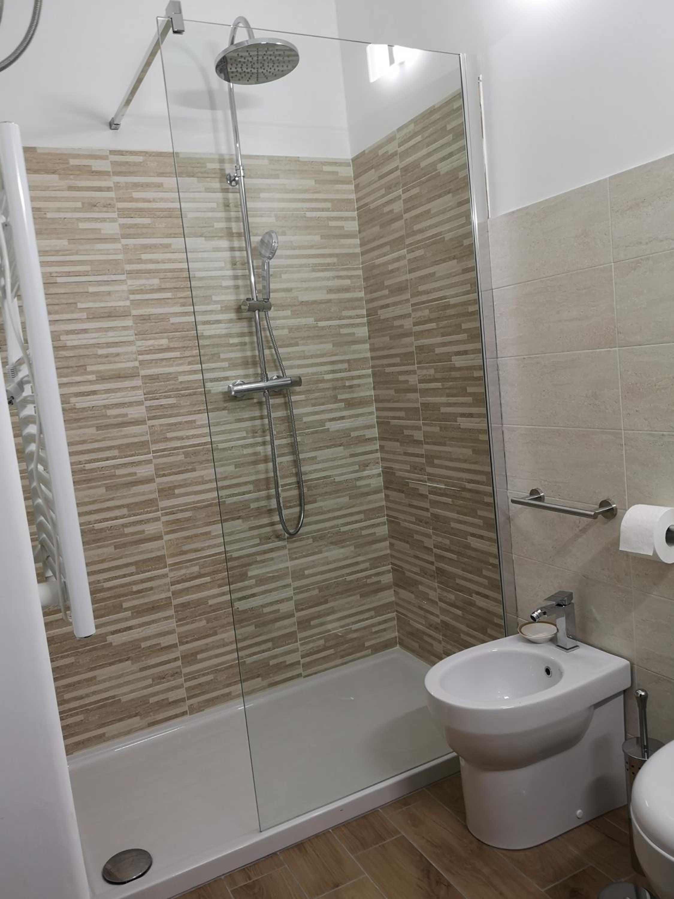 Family Room with Private Bathroom - Photo 3