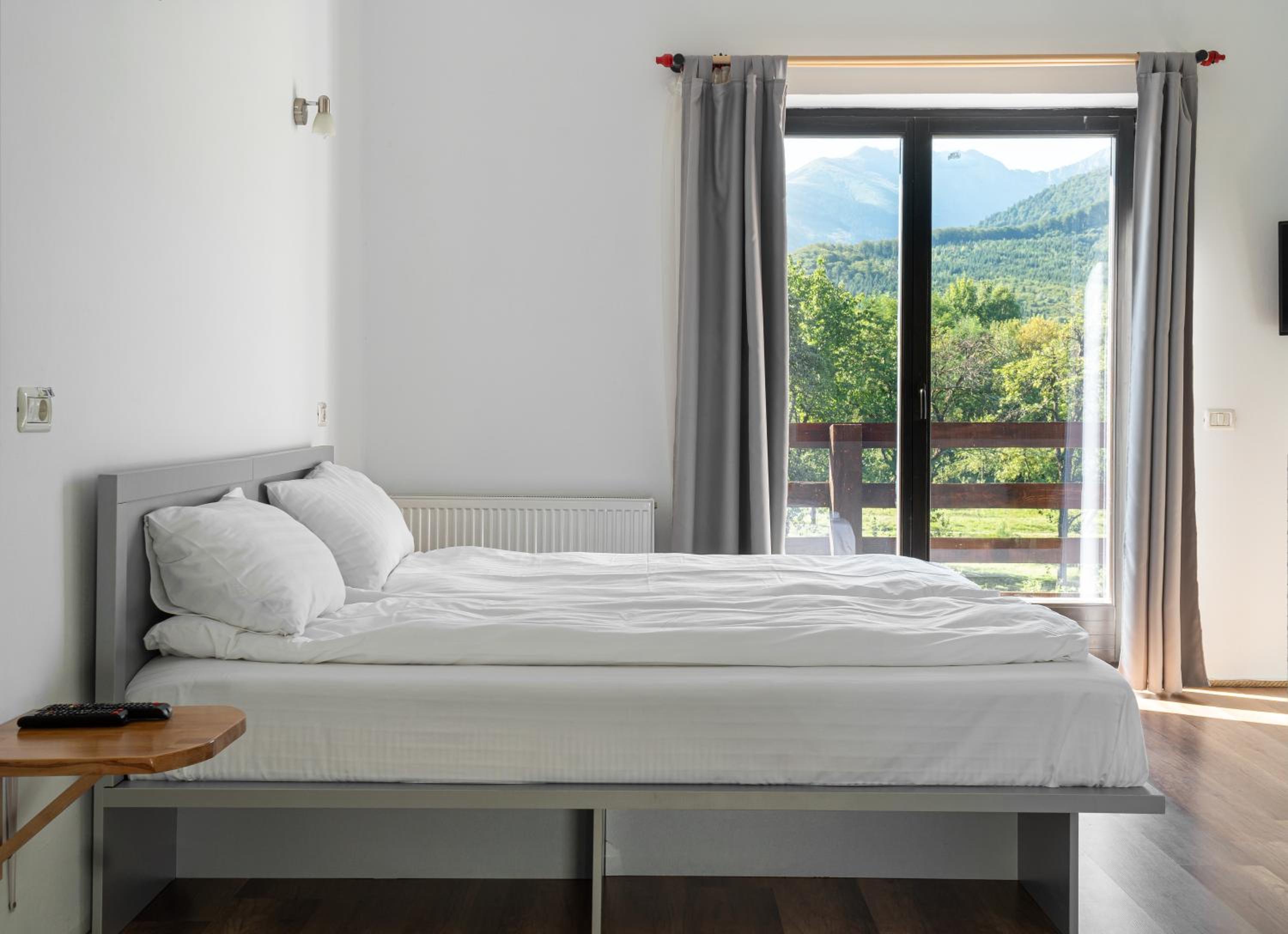 Double or Twin Room with Mountain View