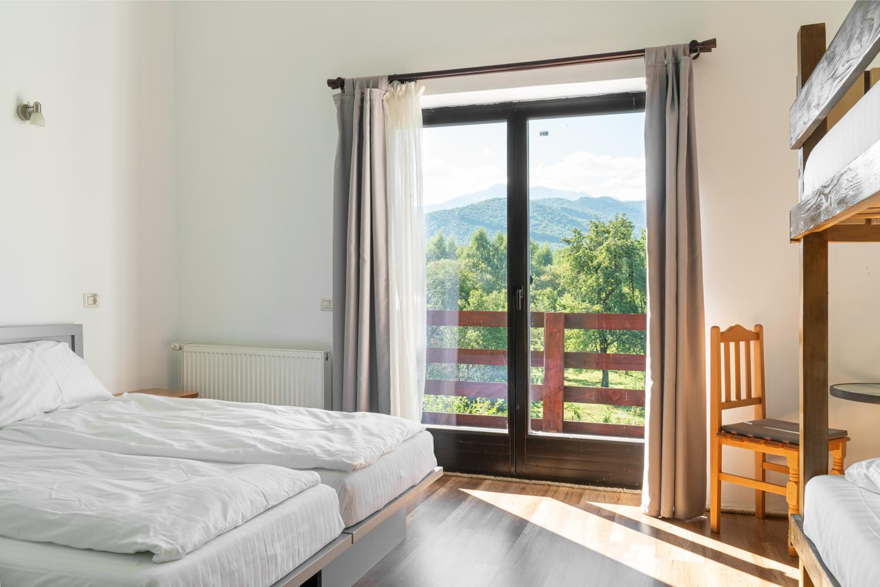 Quadruple Room with Mountain View - Photo 1