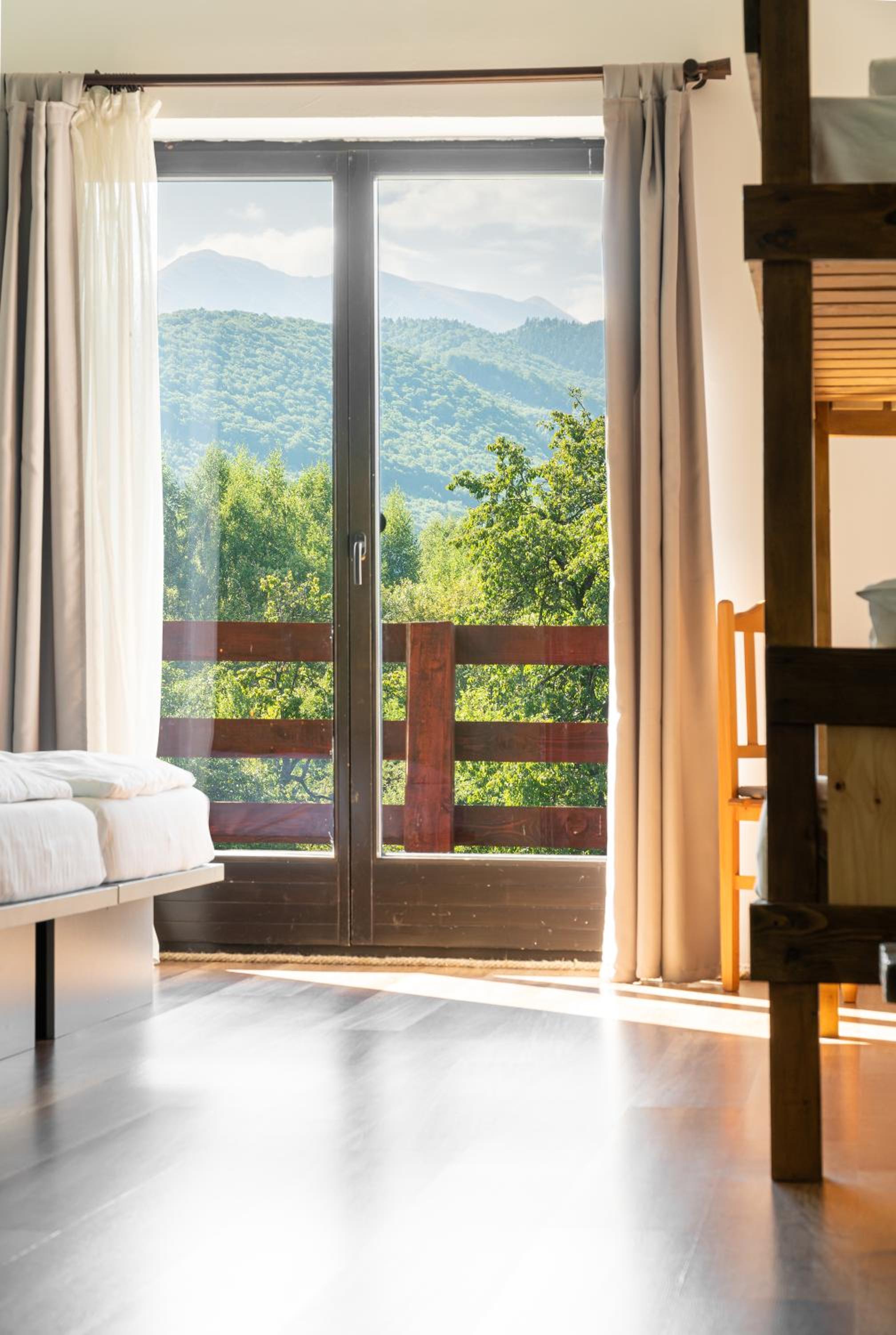 Quadruple Room with Mountain View - Photo 5