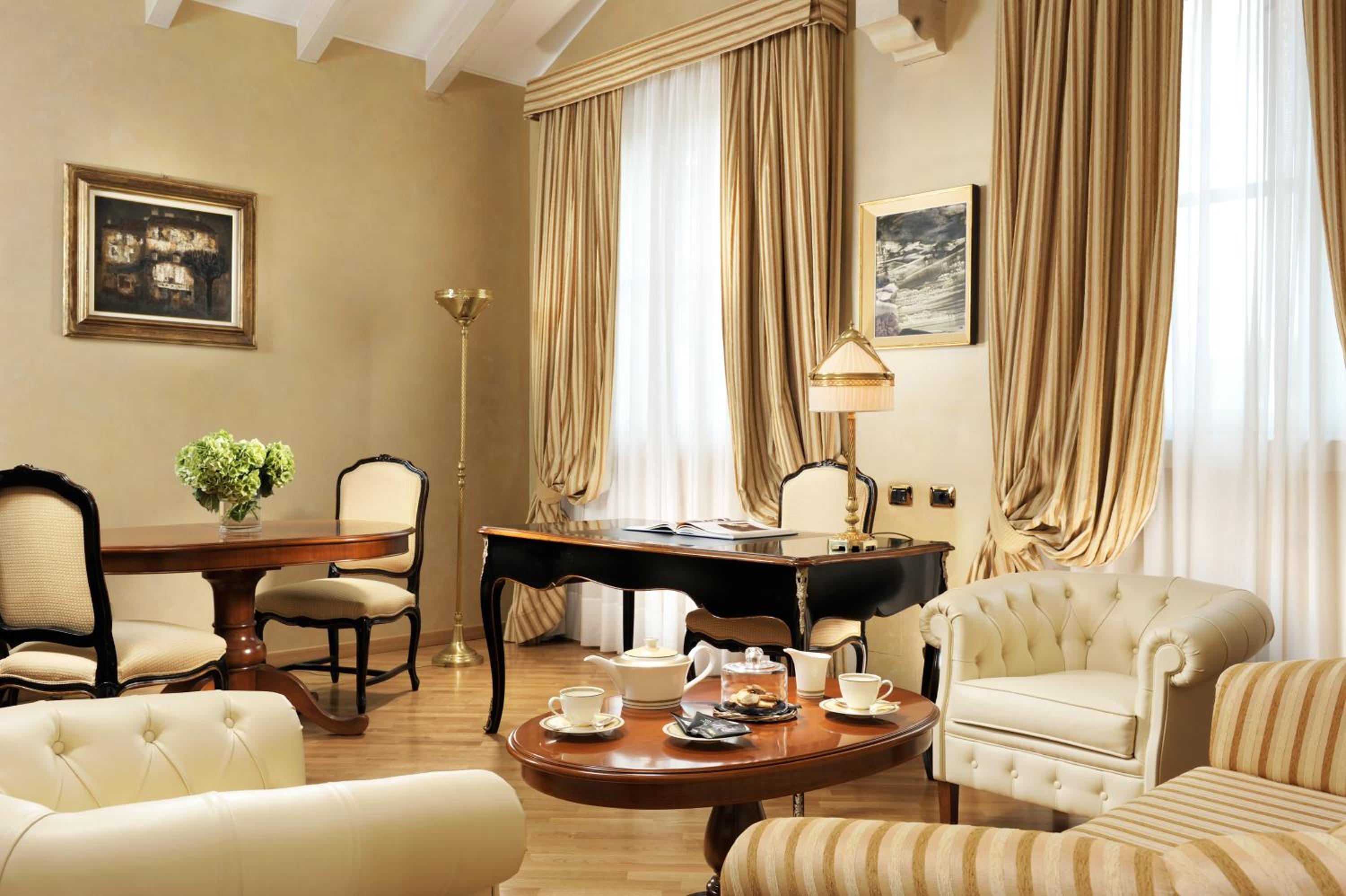 Executive Suite - Photo 4