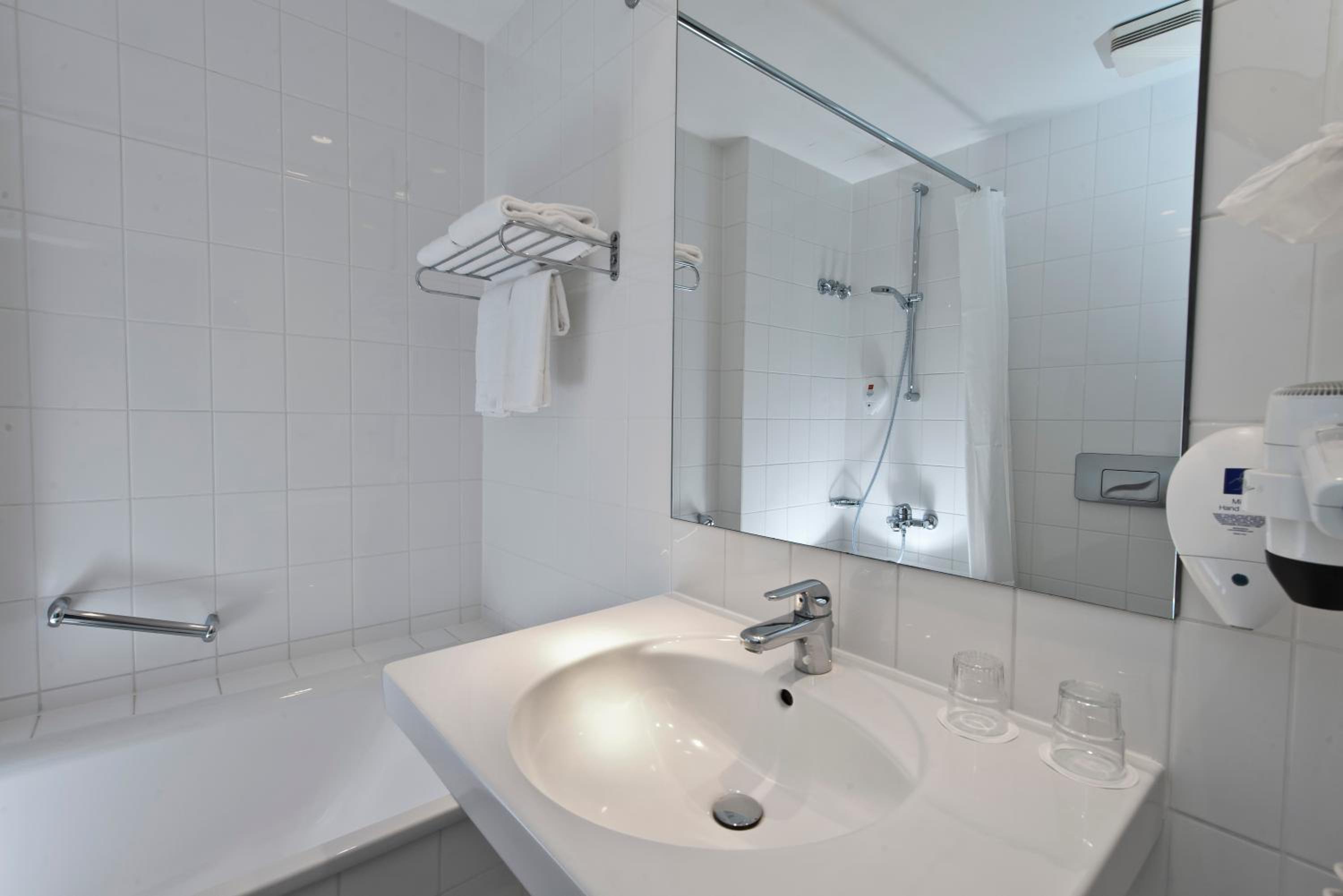 Standard Twin Room - Photo 5