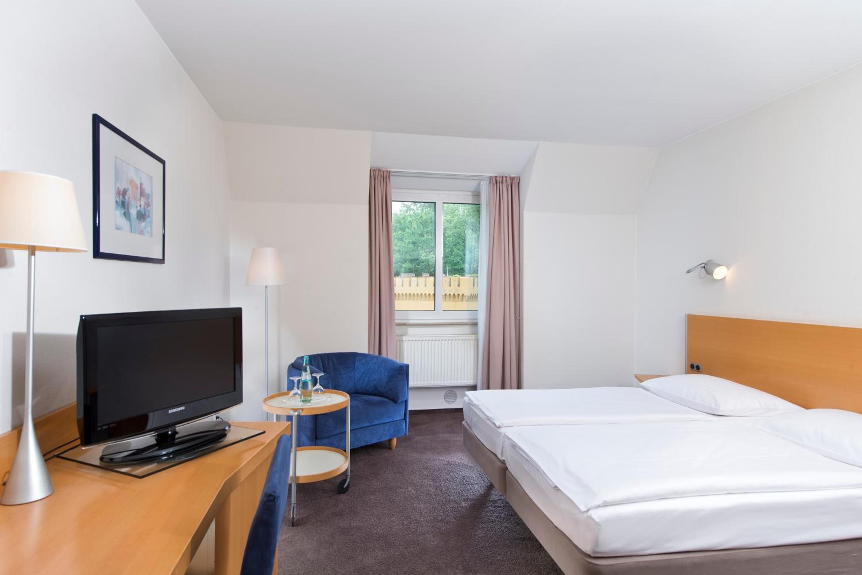 Standard Twin Room - Photo 3