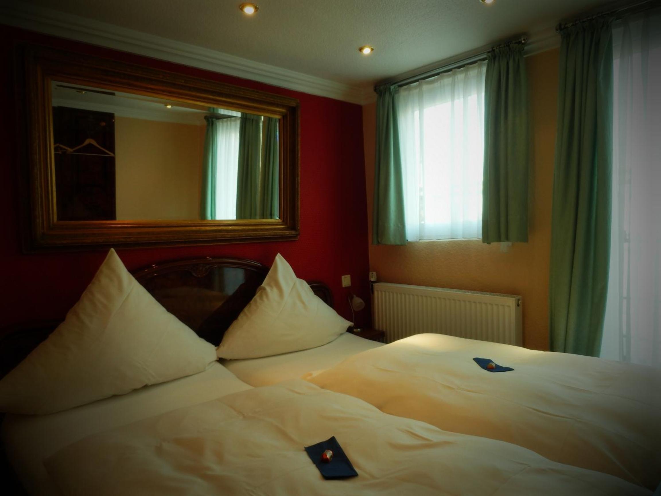 Superior Suite - Photo 8