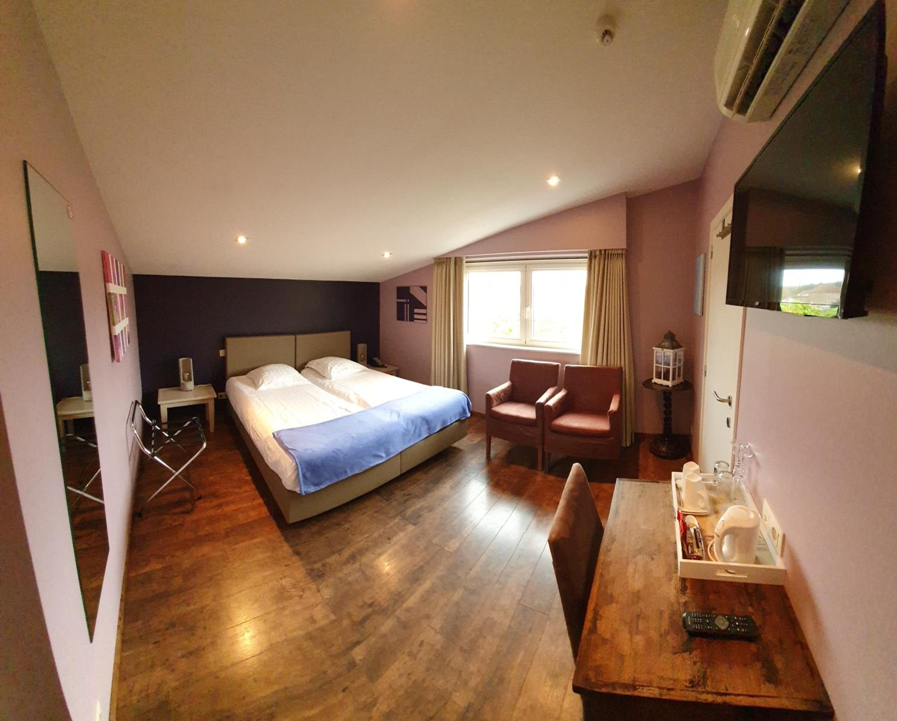 Standard Double or Twin Room photo 1