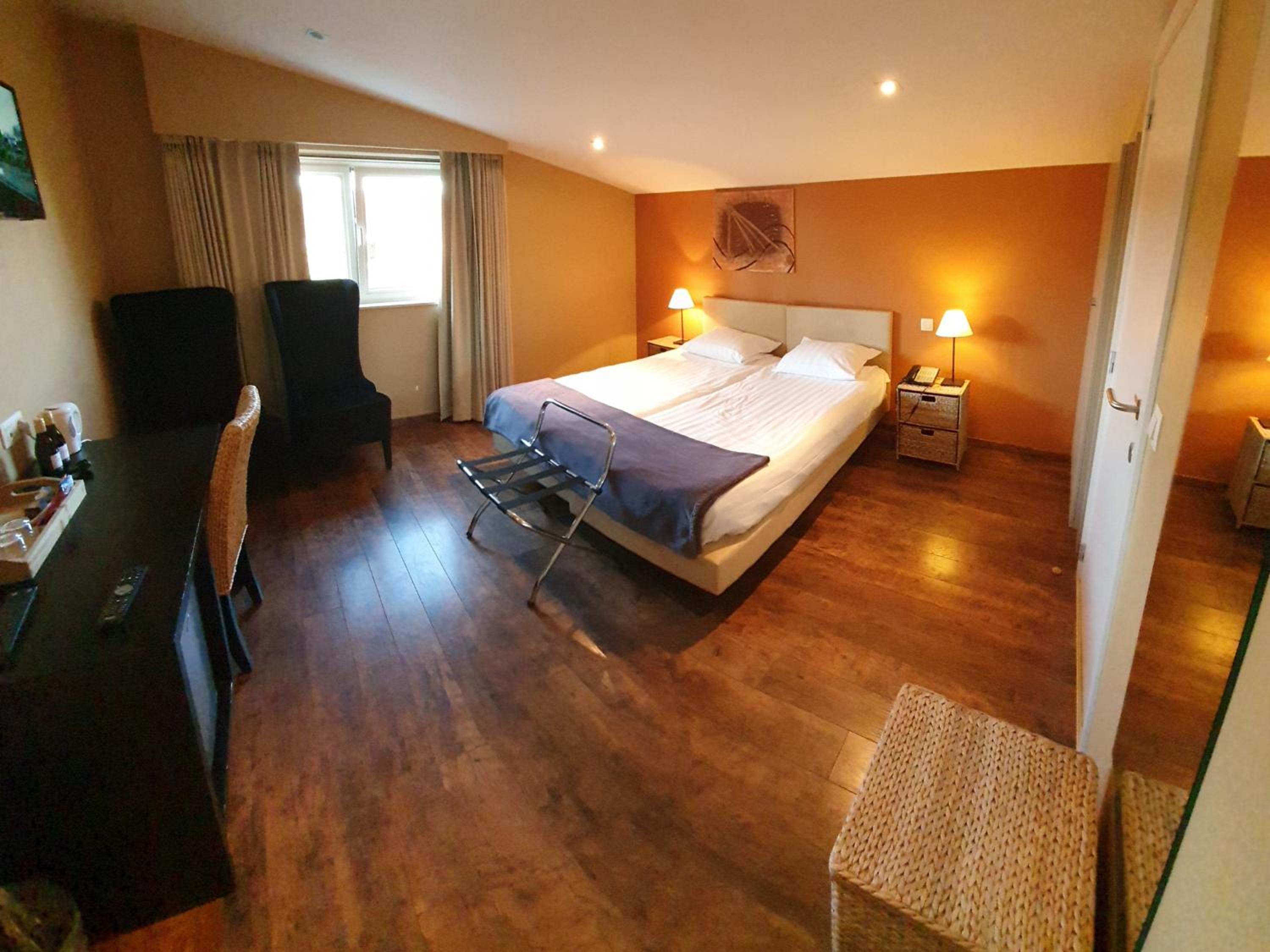 Standard Double or Twin Room photo 3