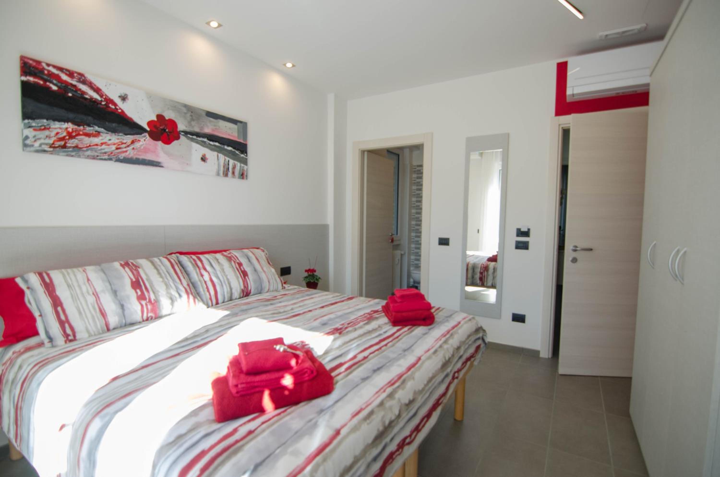 Large Double Or Twin Room - City View