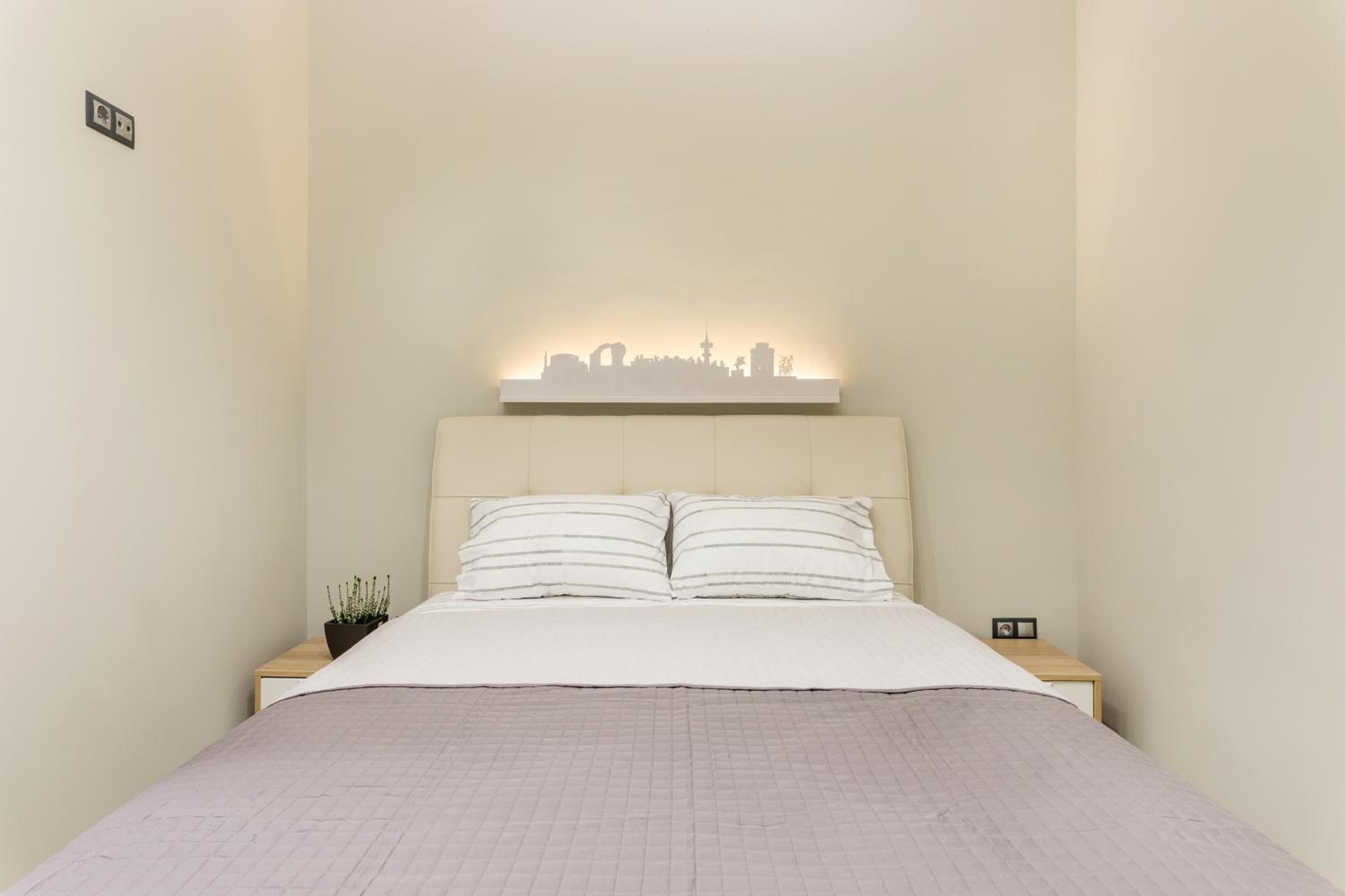 One-Bedroom Apartment - Photo 18