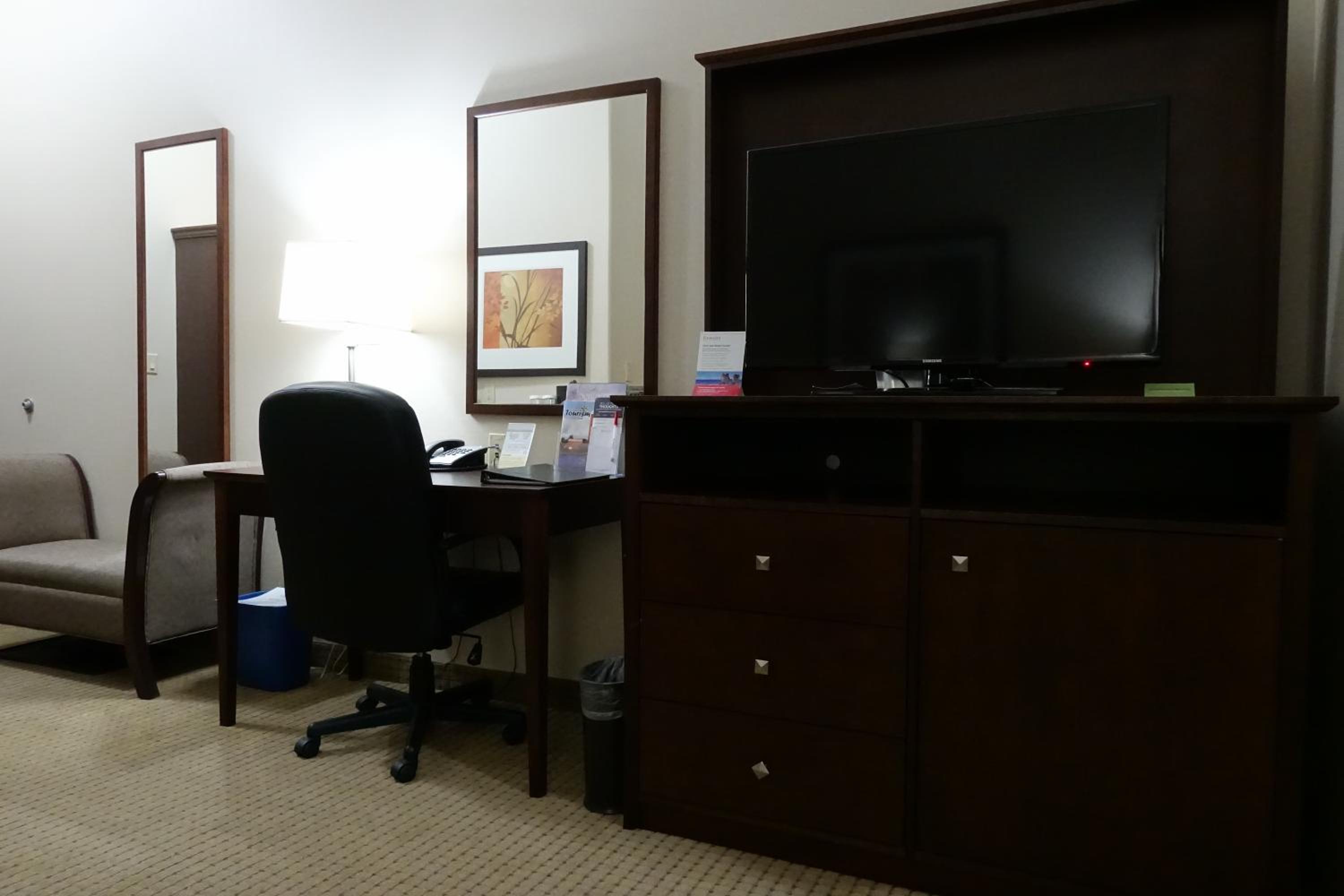 Deluxe Queen Room with Two Queen Beds - Non-Smoking - Photo 1