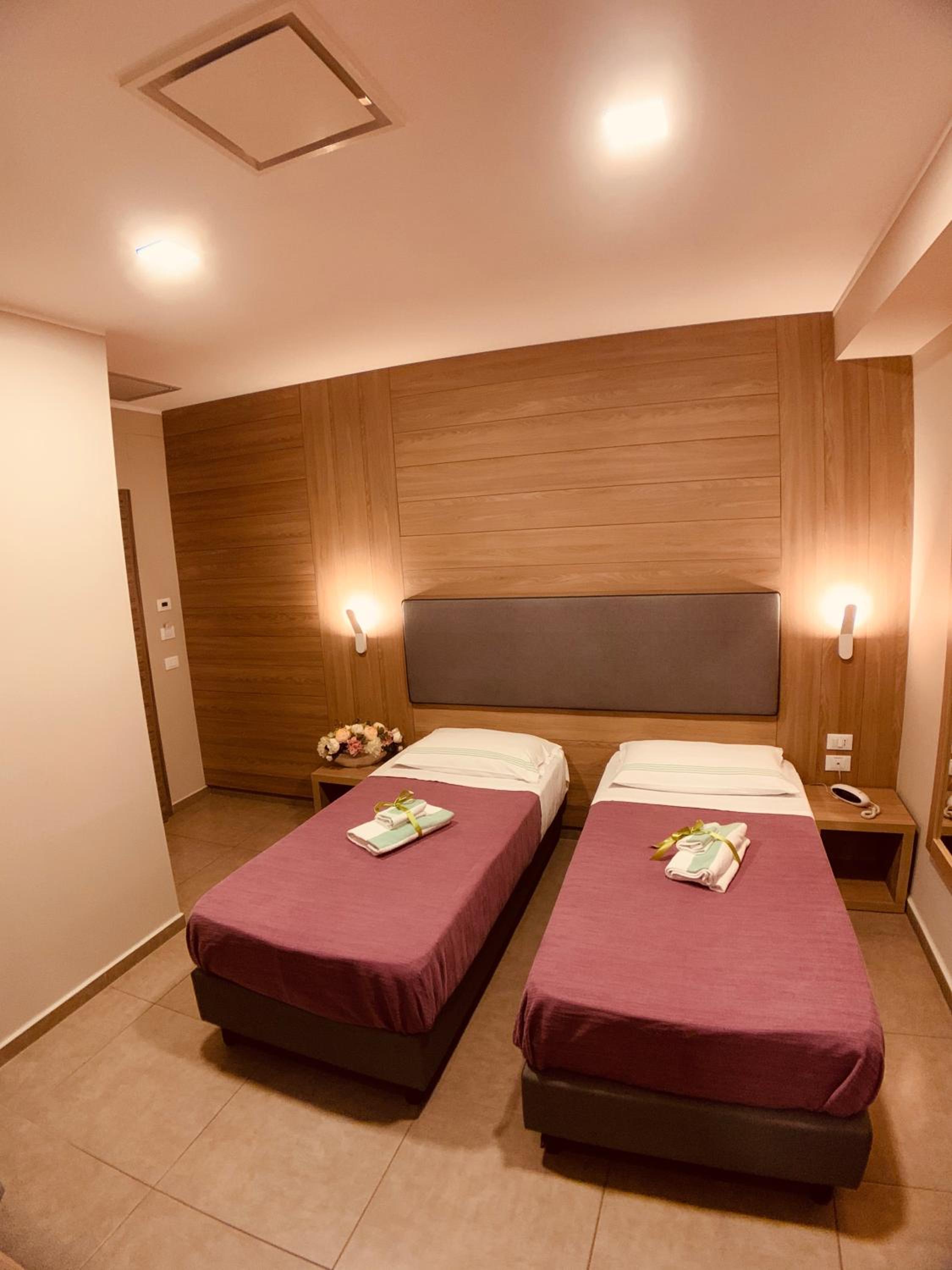 Twin Room - Photo 4