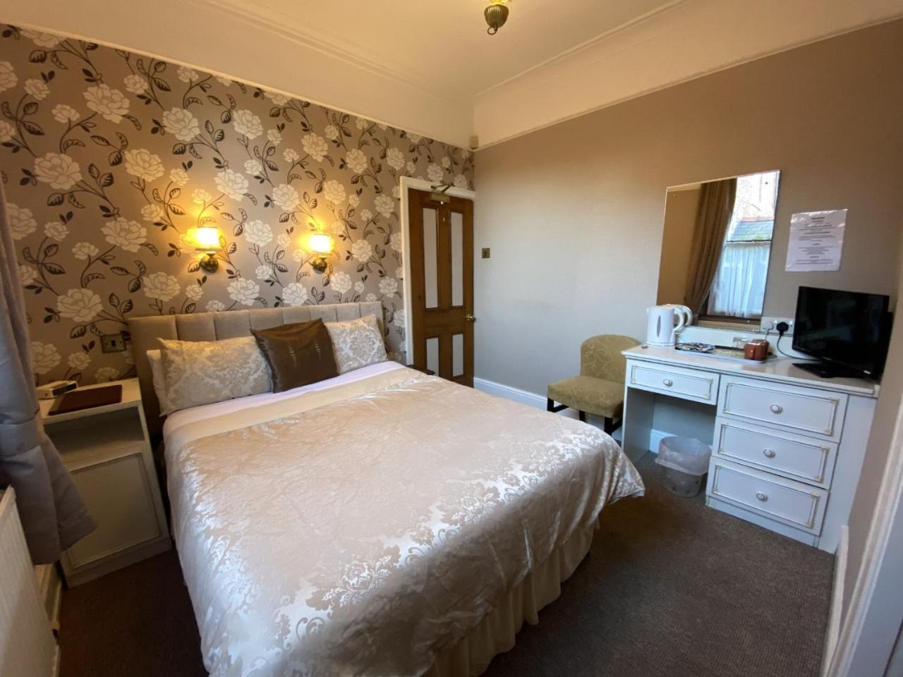 Small Double Room photo 1