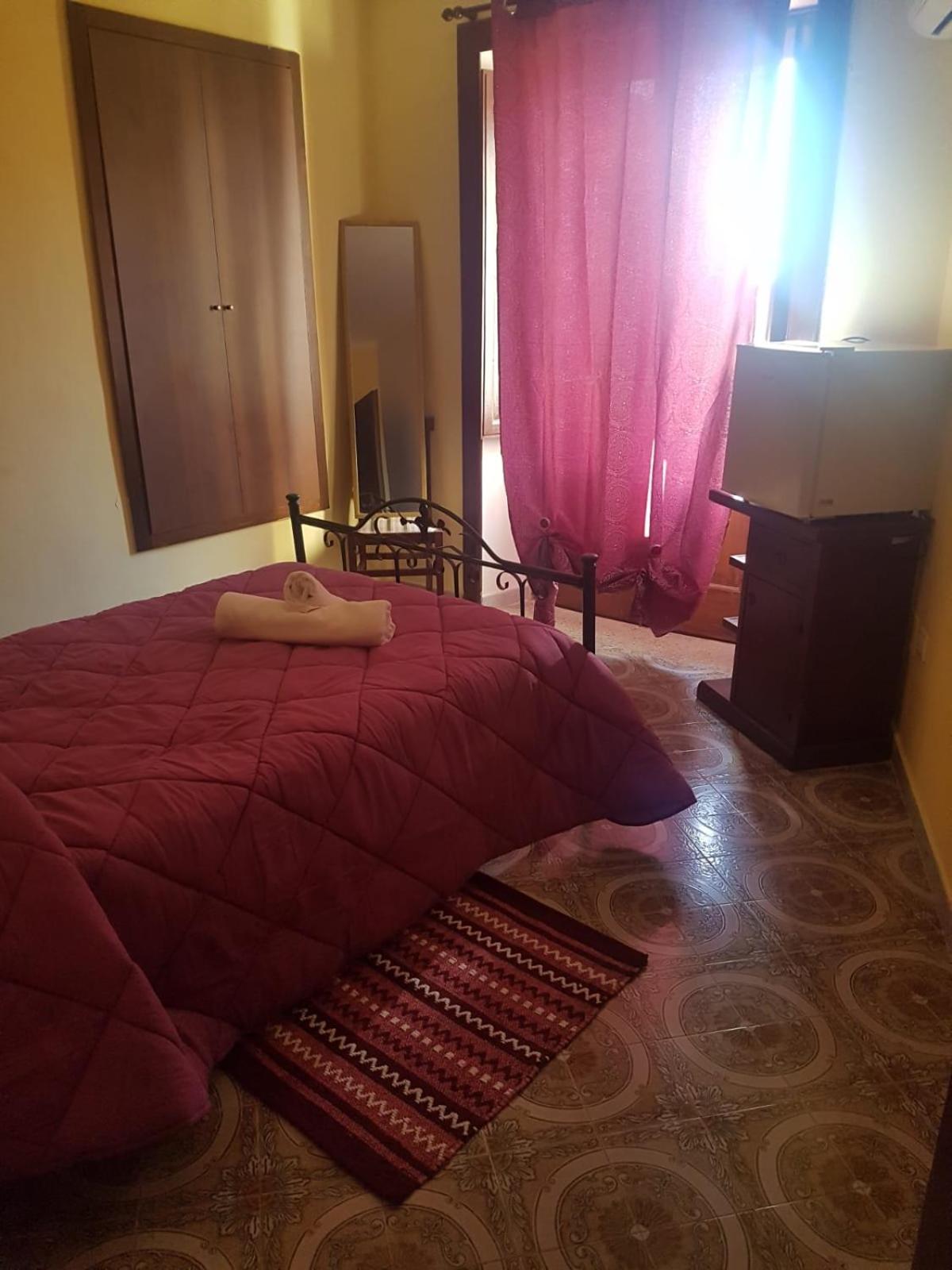 Single Room with Private External Bathroom photo 1