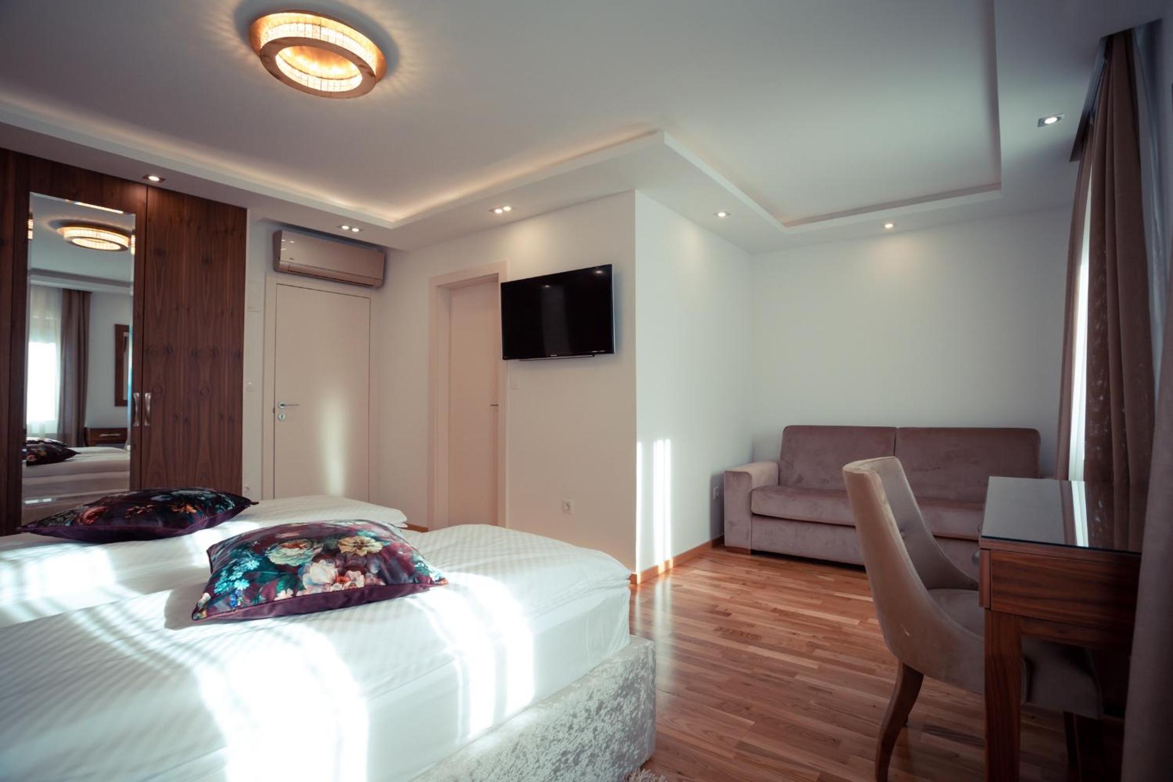 Large Double Room photo 2