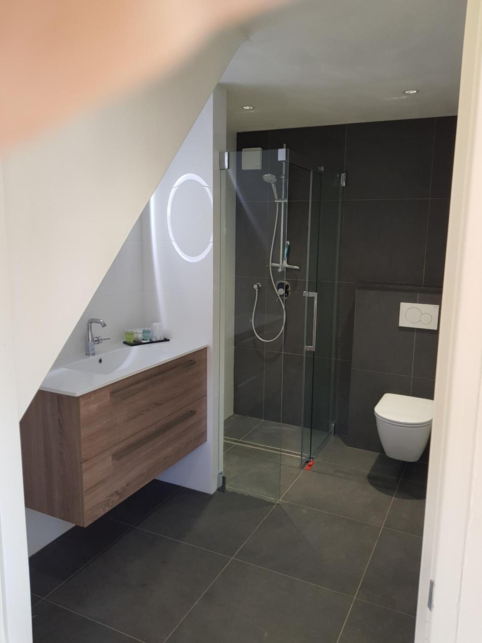 Double Room with Private Bathroom - Photo 8