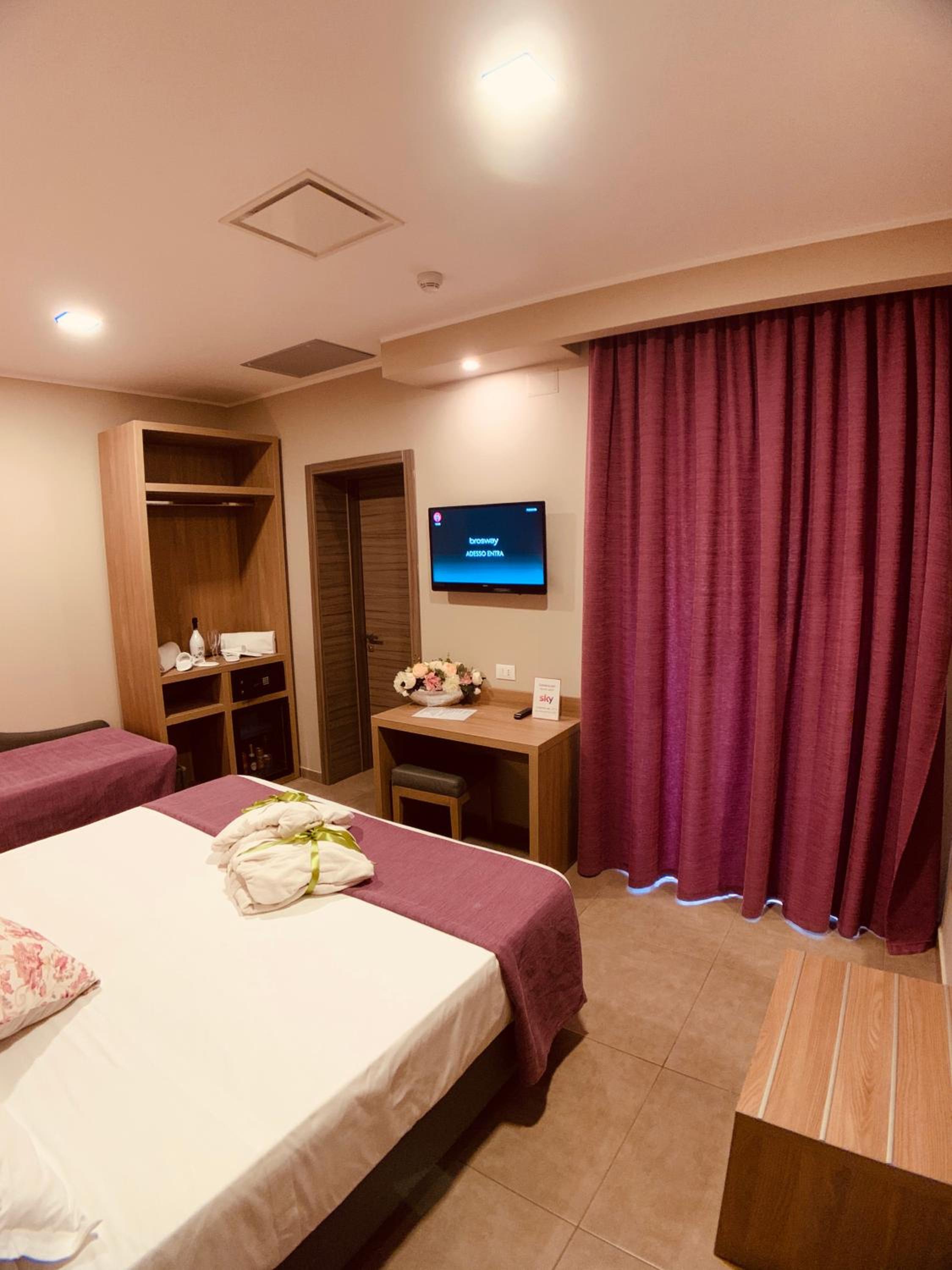 Triple Room - Photo 11