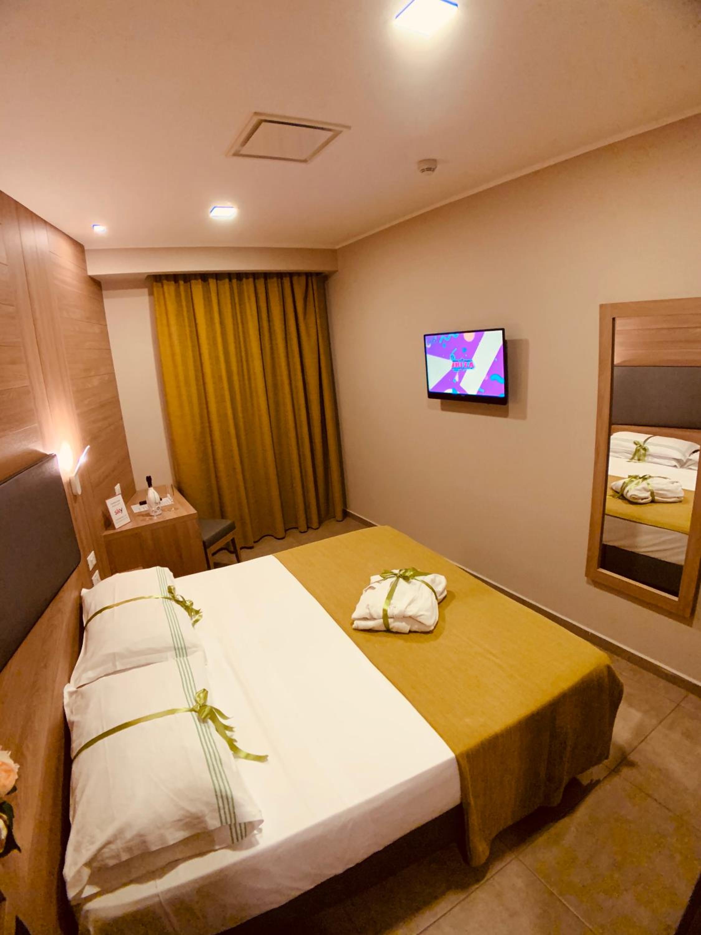 Double Room - Photo 5
