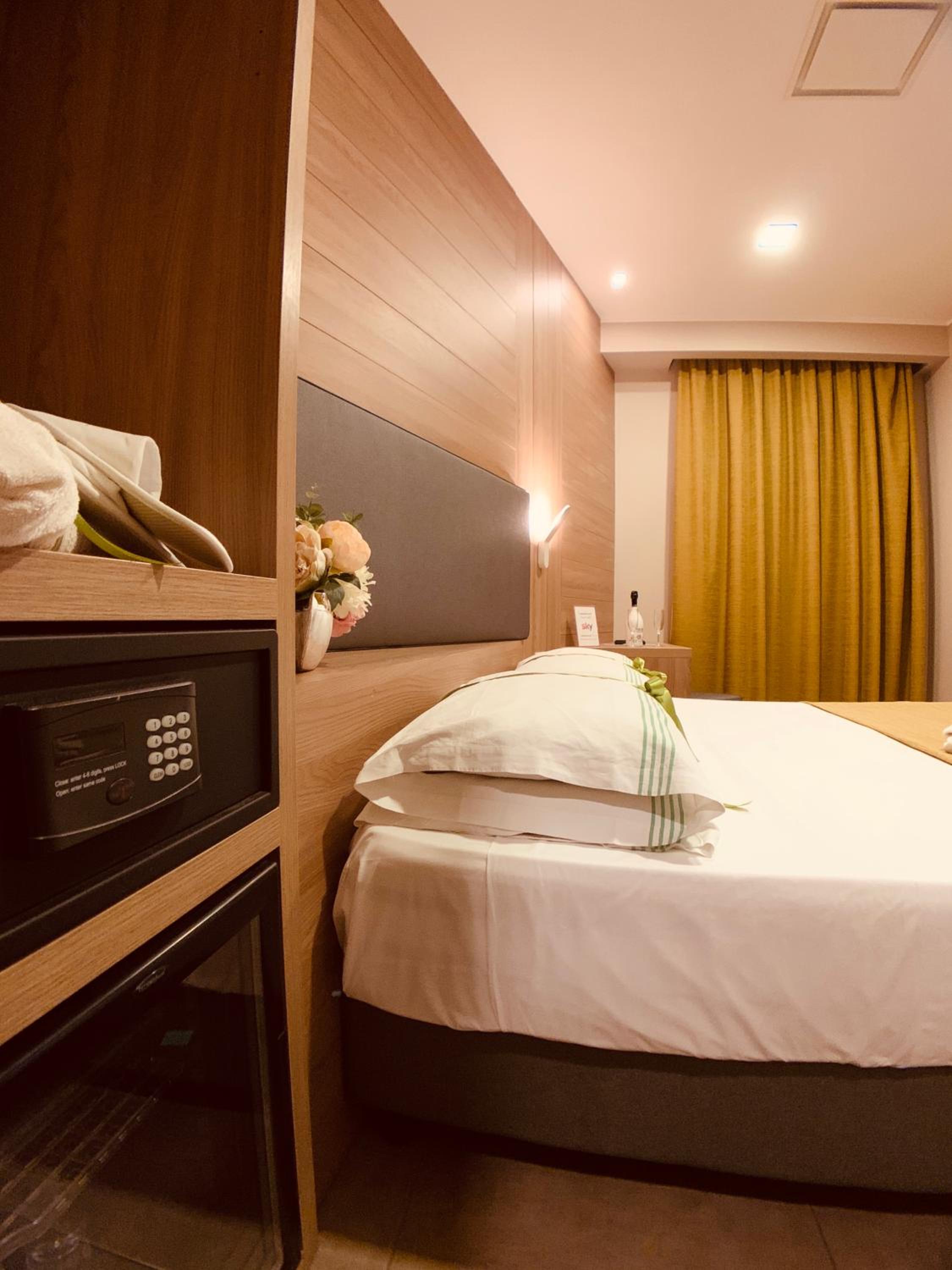 Double Room - Photo 11
