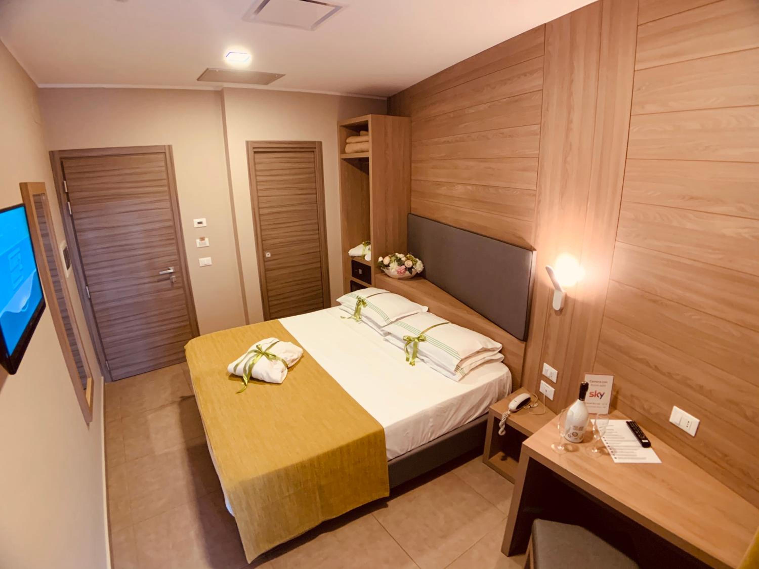 Double Room - Photo 10