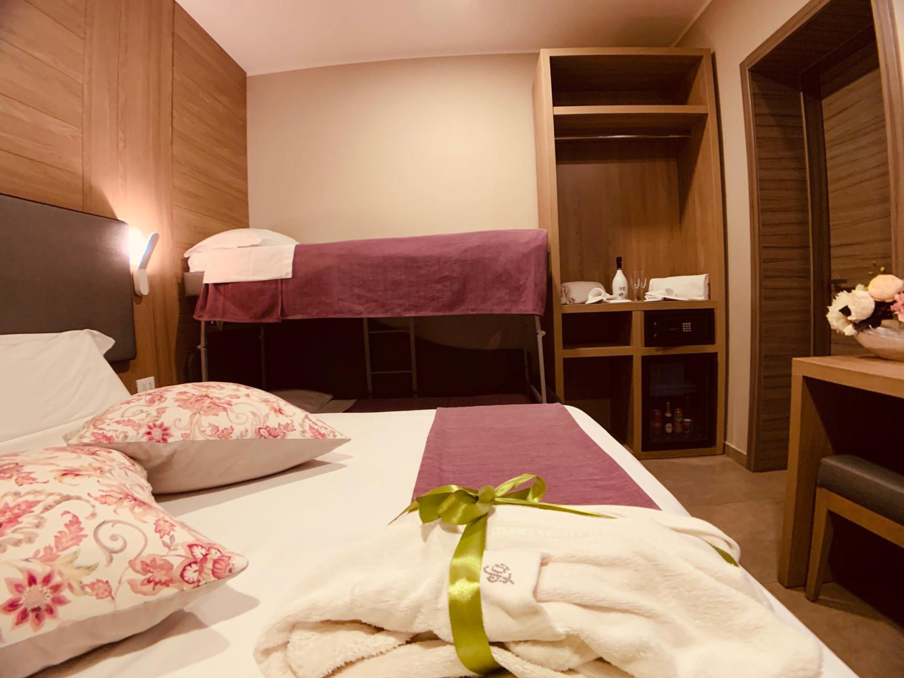Quadruple Room - Photo 4