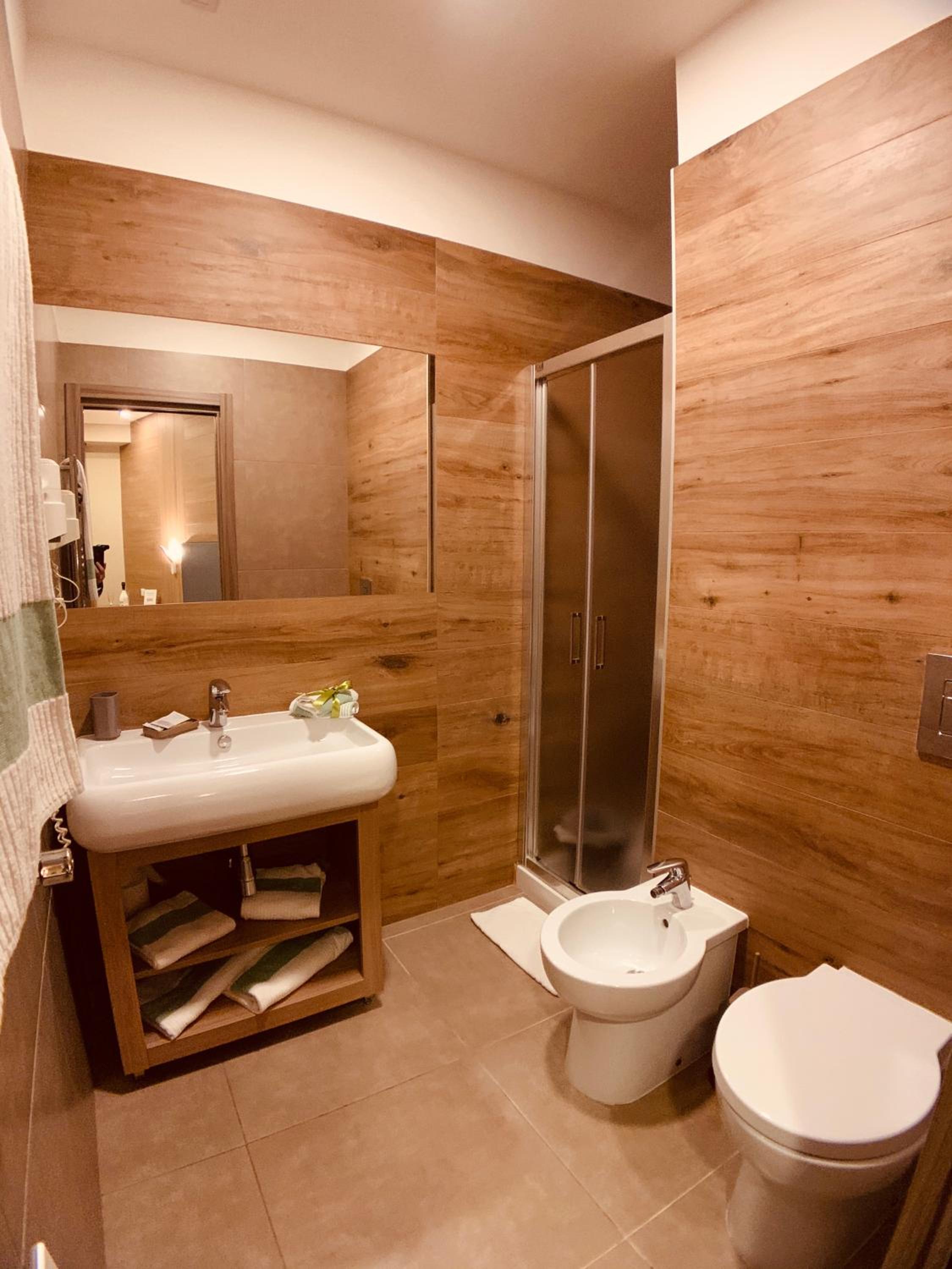 Quadruple Room - Photo 11