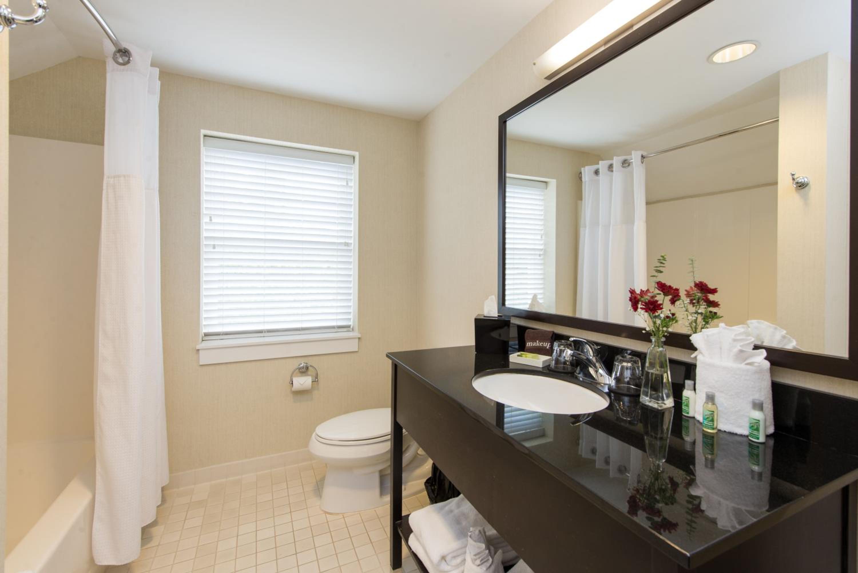Standard King Room - Photo 3