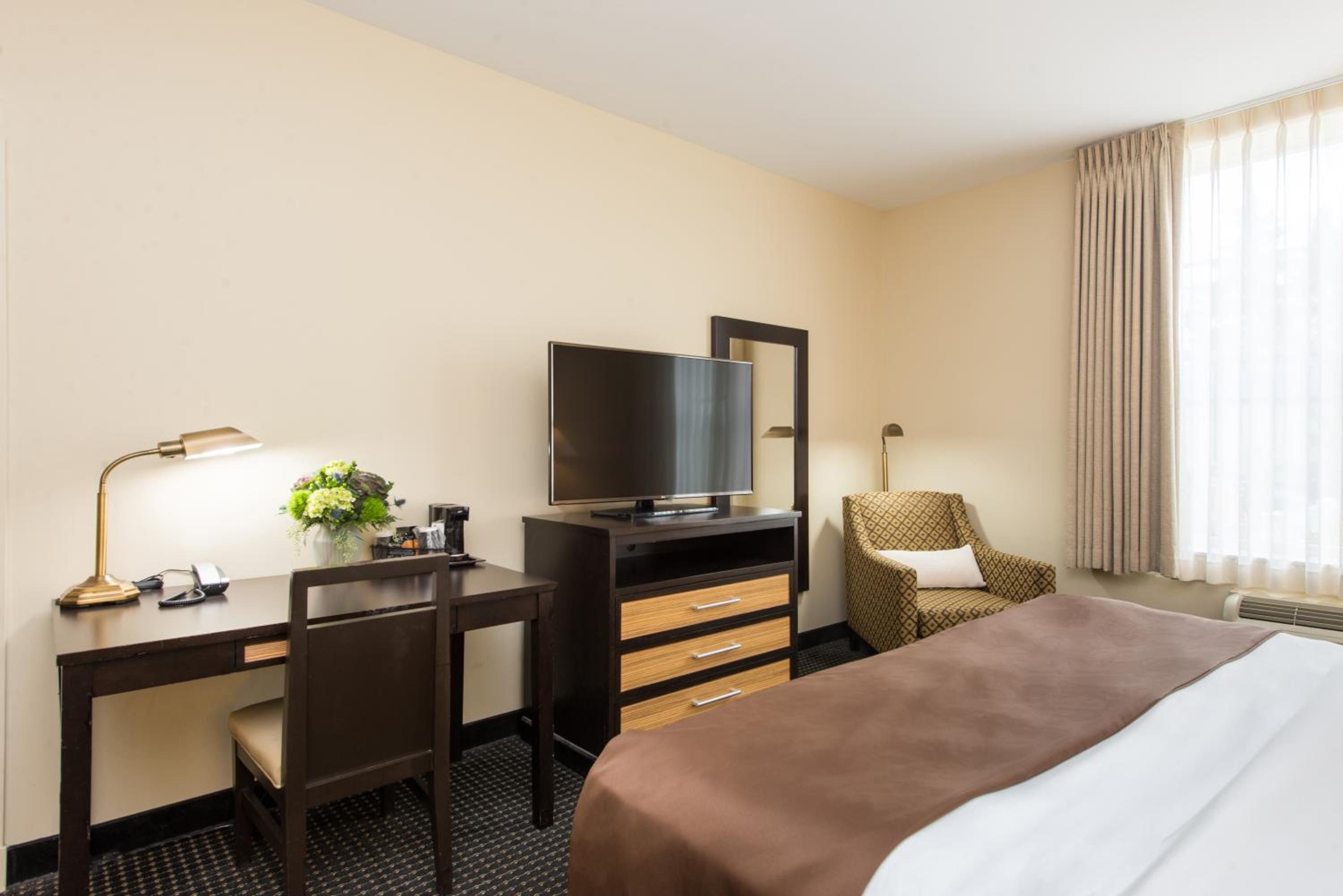 Standard King Room - Photo 4