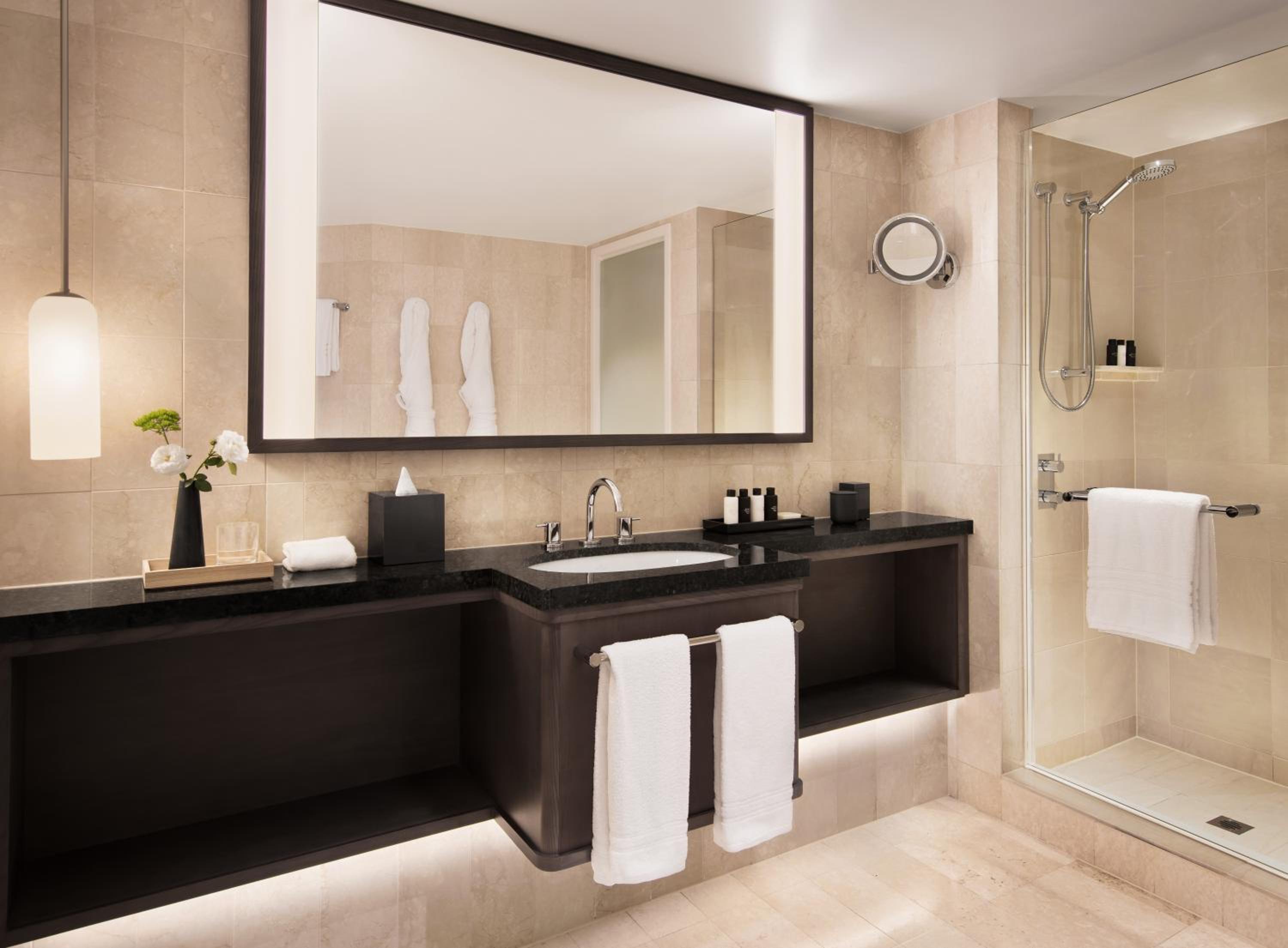 Sydney Harbor Studio Club Suite thumbnail 5