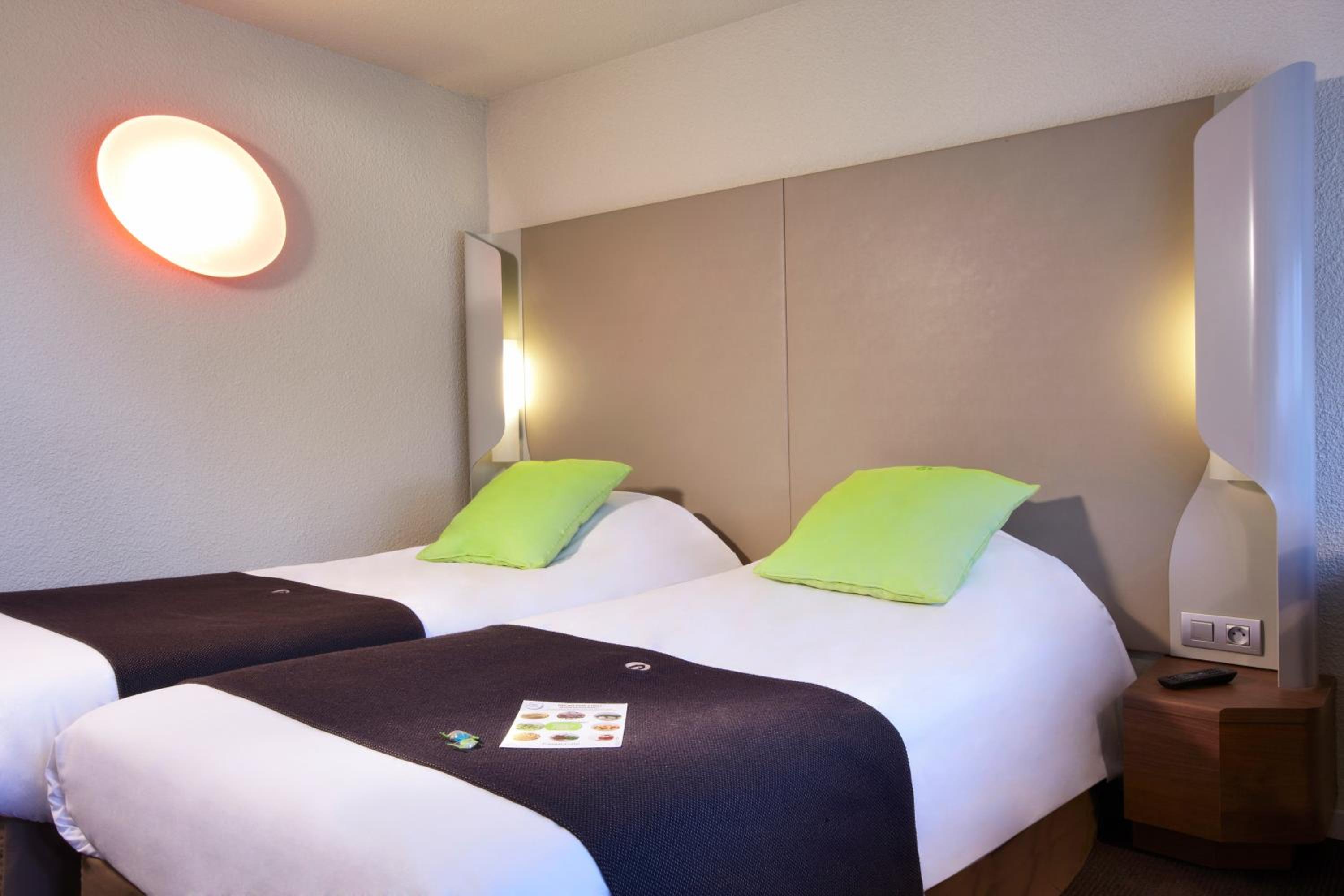 Standard Twin Room - Photo 5