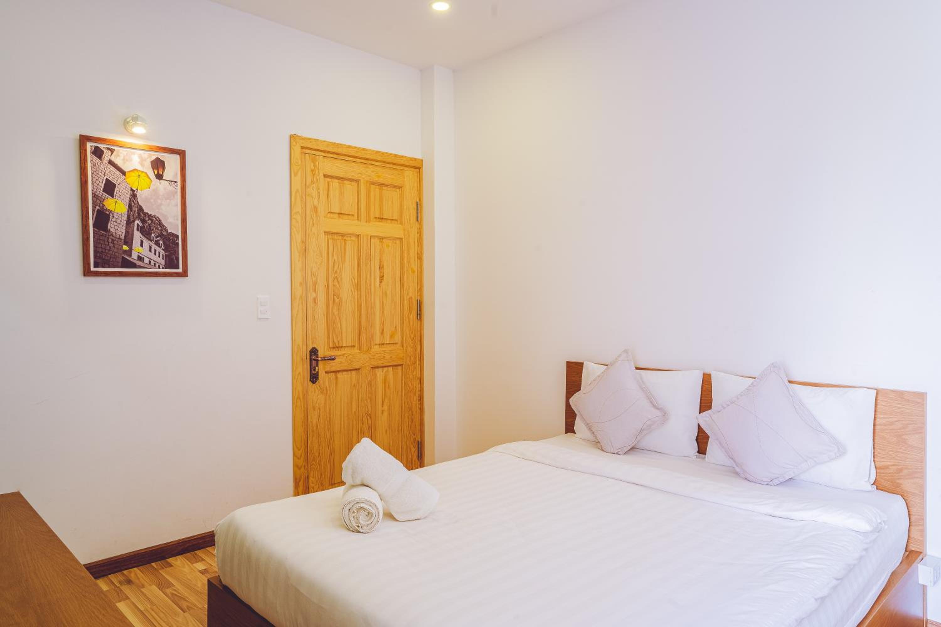 Queen Room with Balcony photo 3