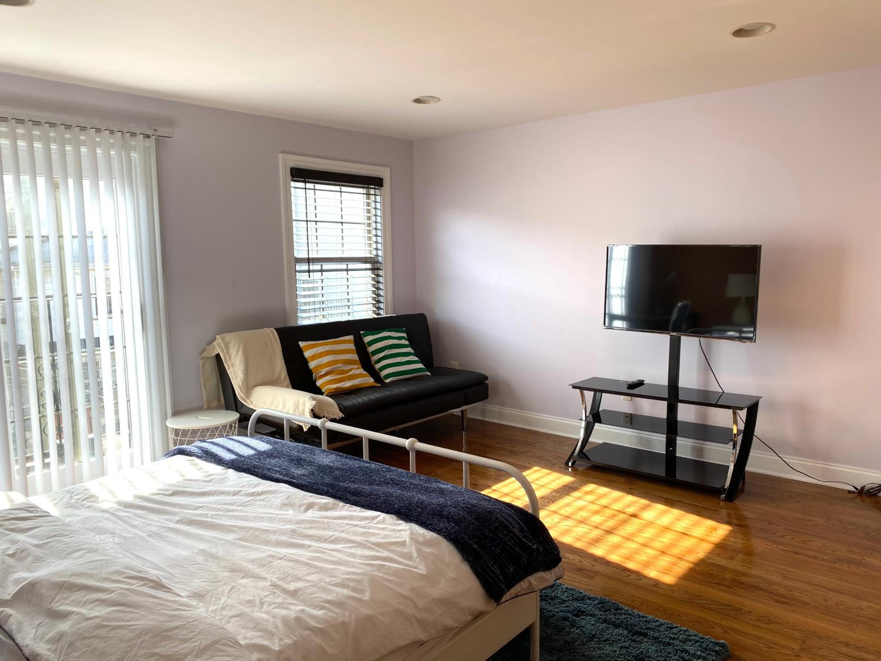 Deluxe Queen Room - Photo 11