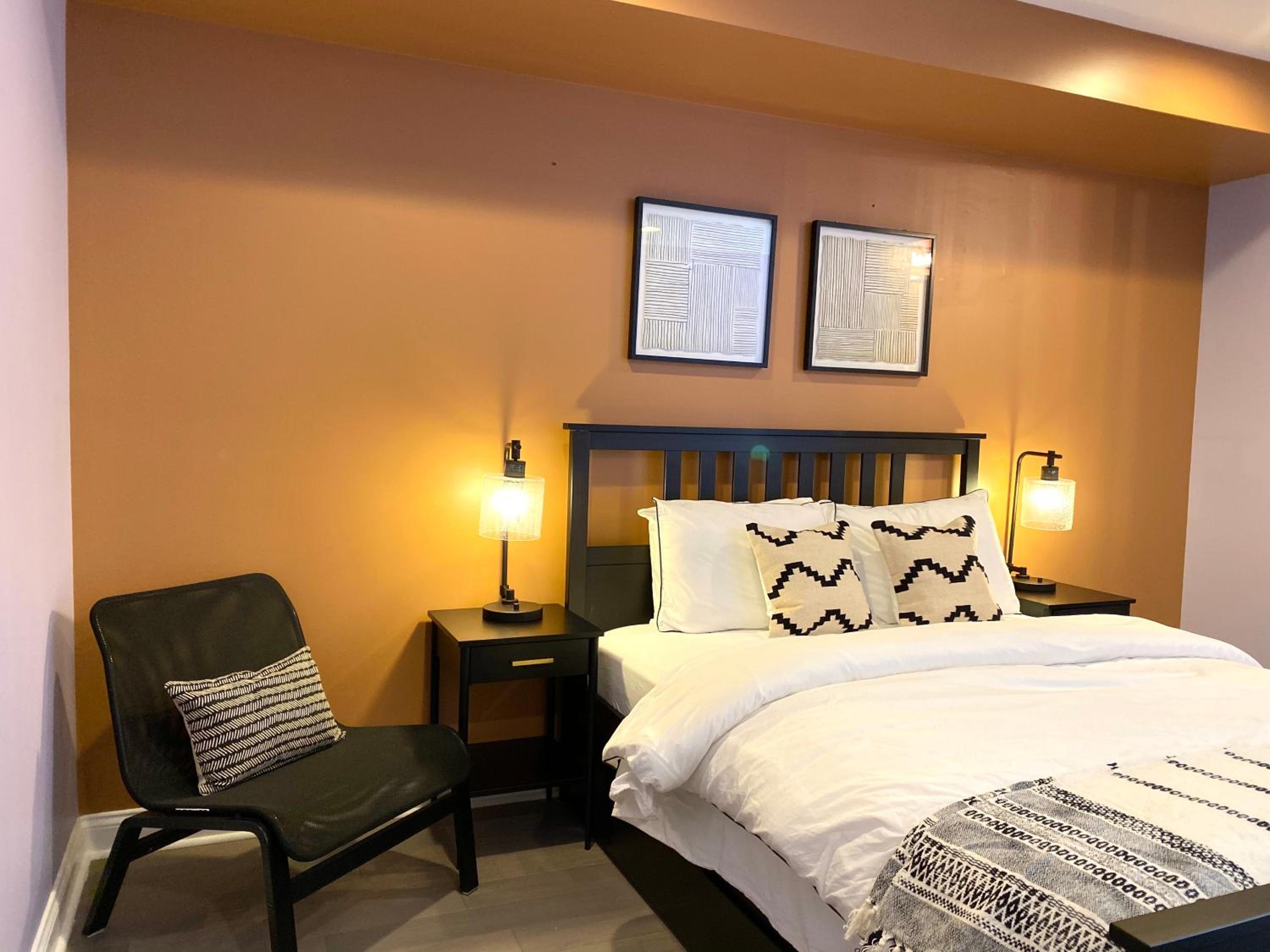 Queen Room - Photo 16
