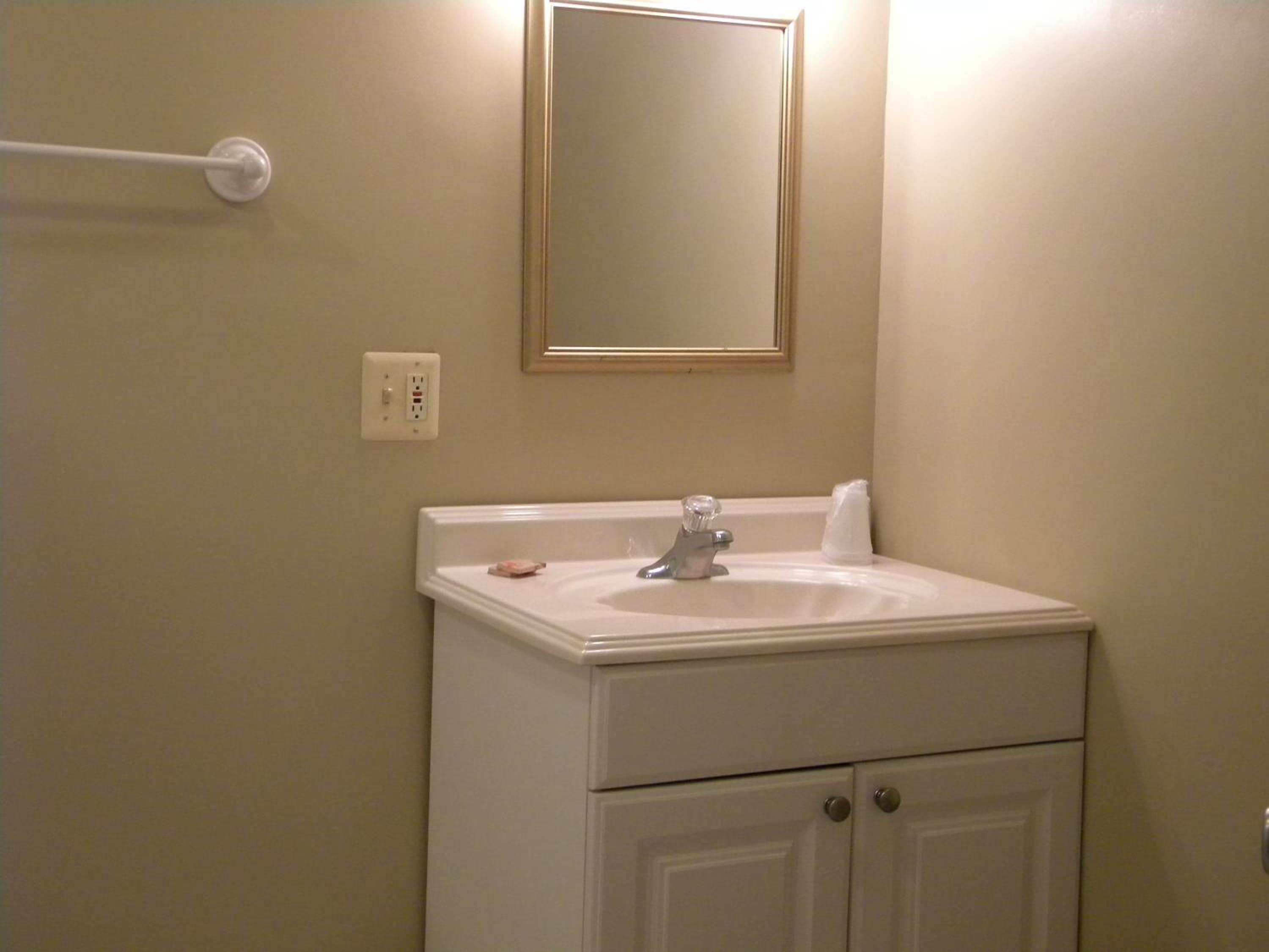 Queen Room photo 2