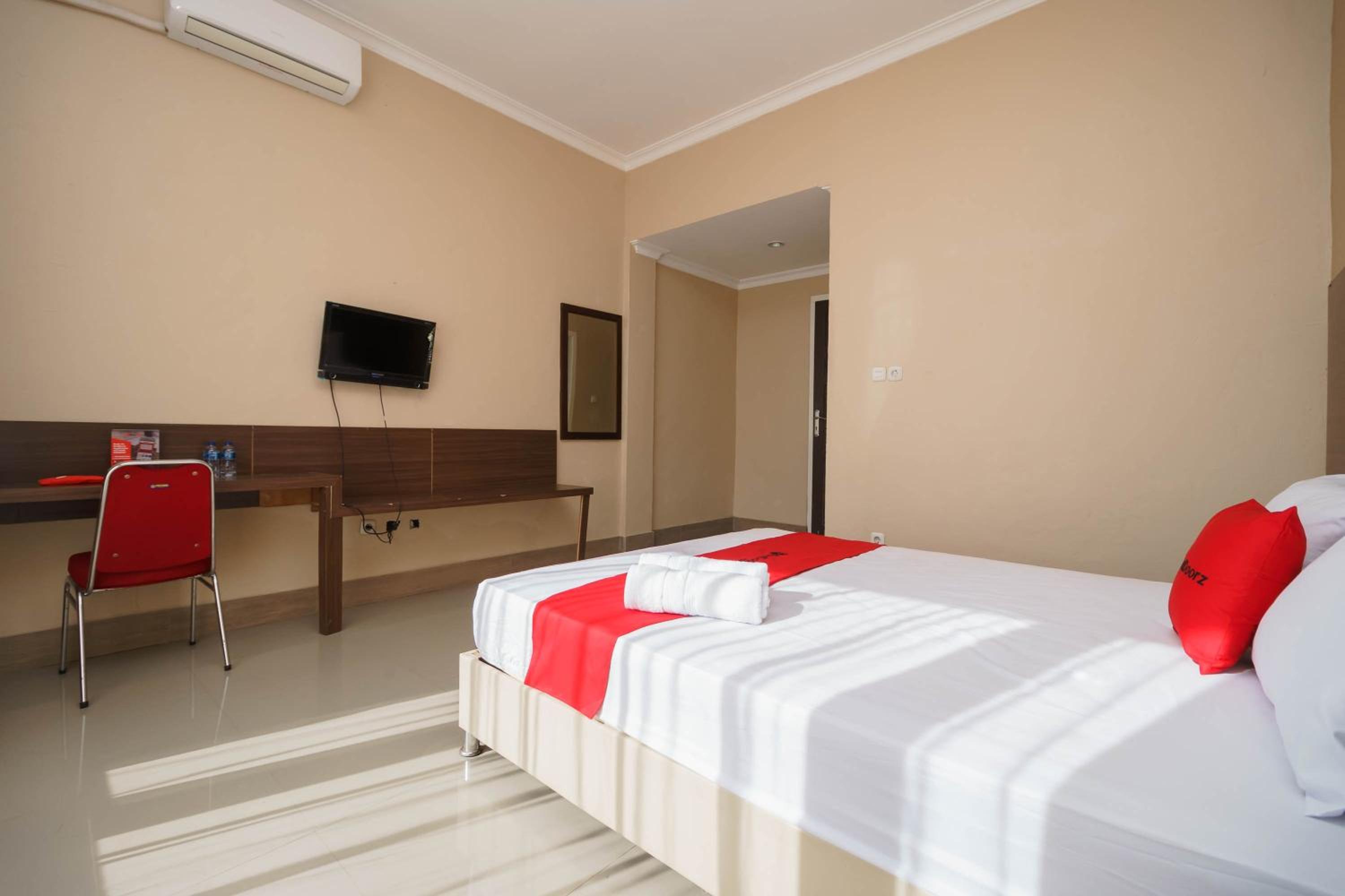 Deluxe Room - Photo 3