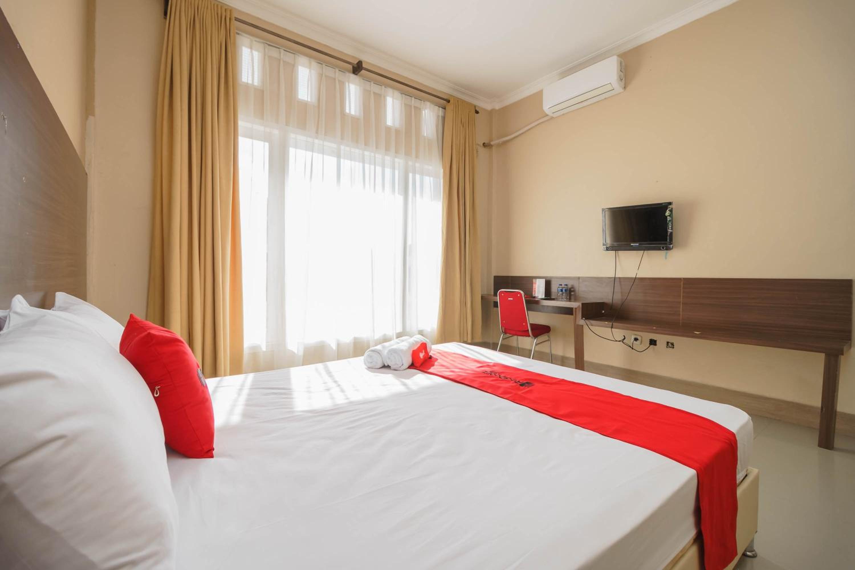 Deluxe Room - Photo 2