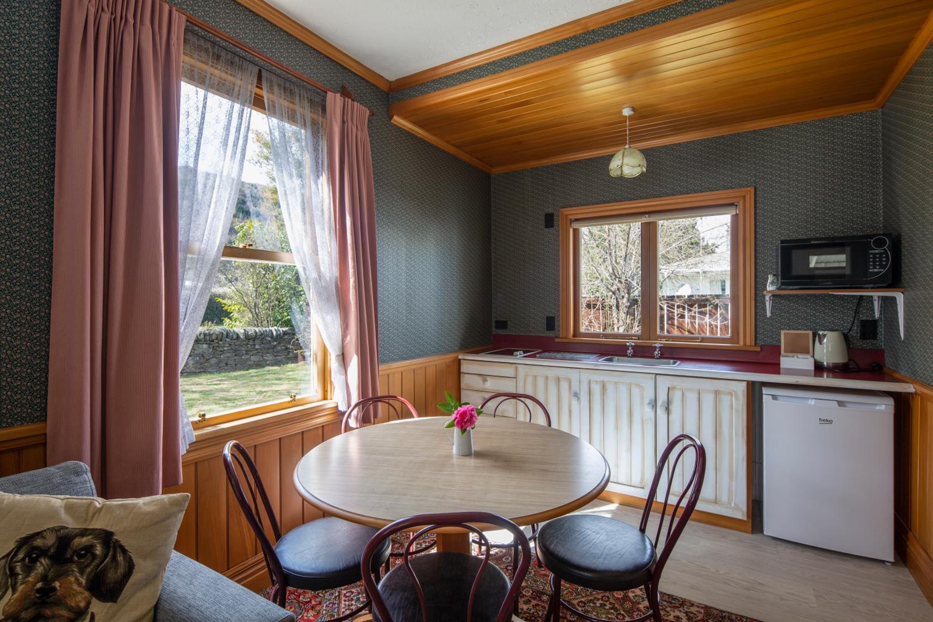 Two-Bedroom Cottage photo 3