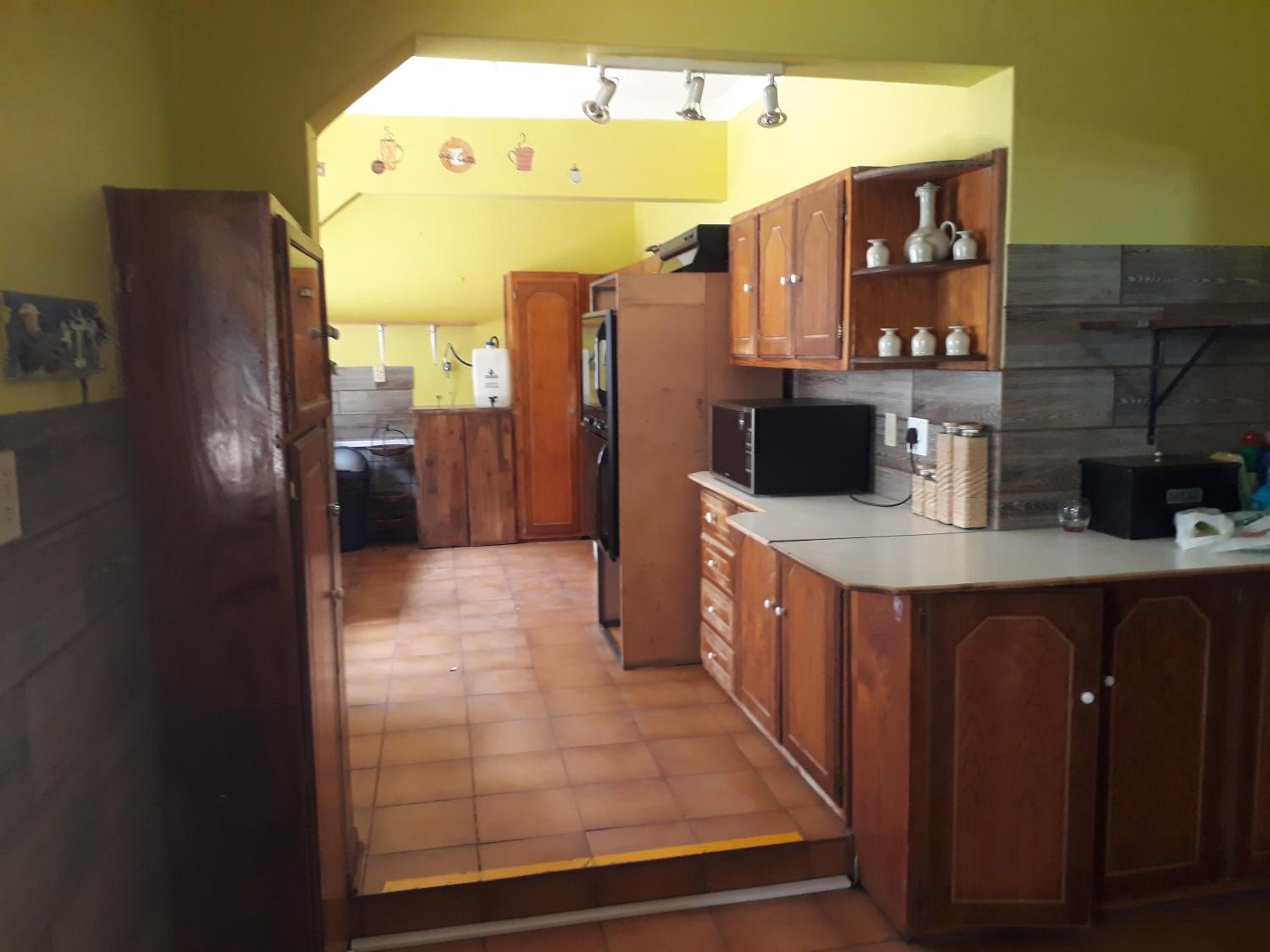 Double Room with Private Bathroom - Photo 8