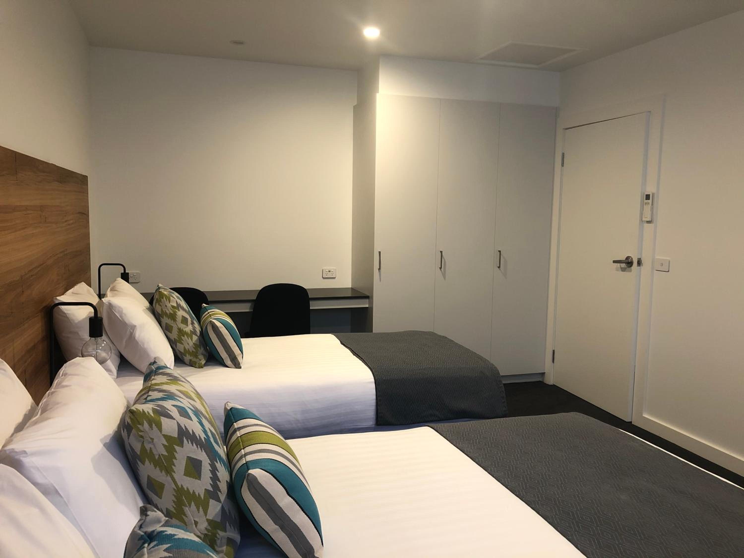 Deluxe Accessible Family Suite photo 3