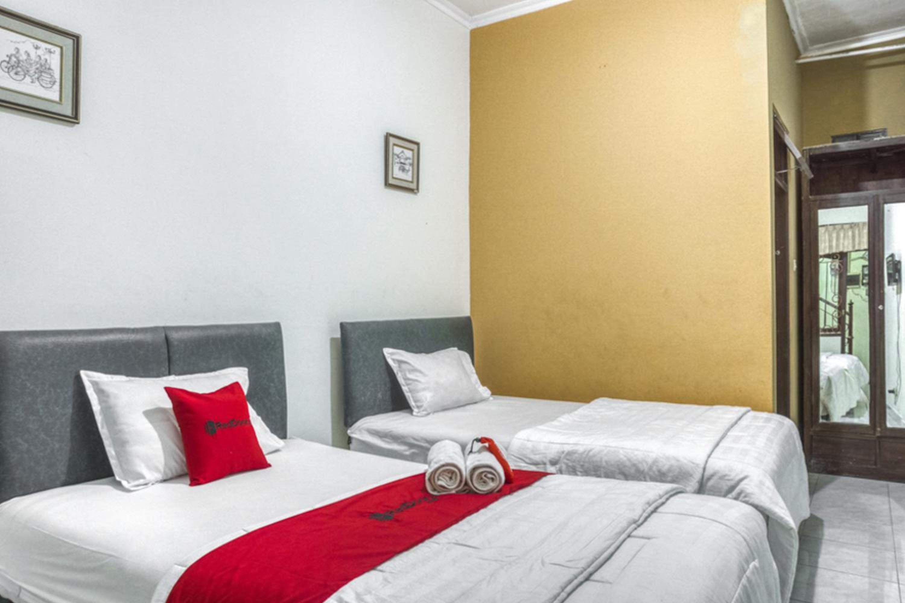 Standard Twin Room - Photo 2