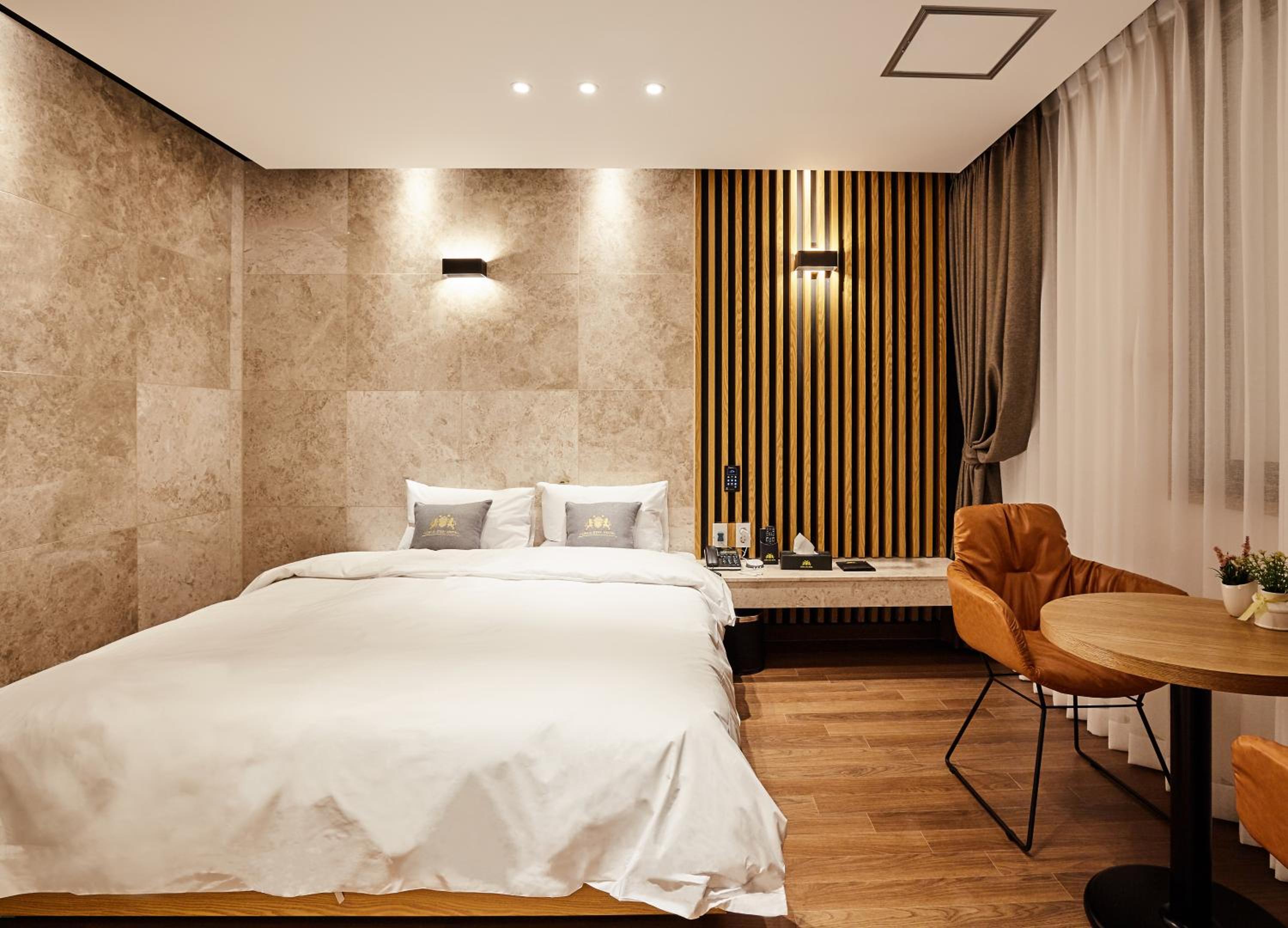 Standard Double Room - Photo 2