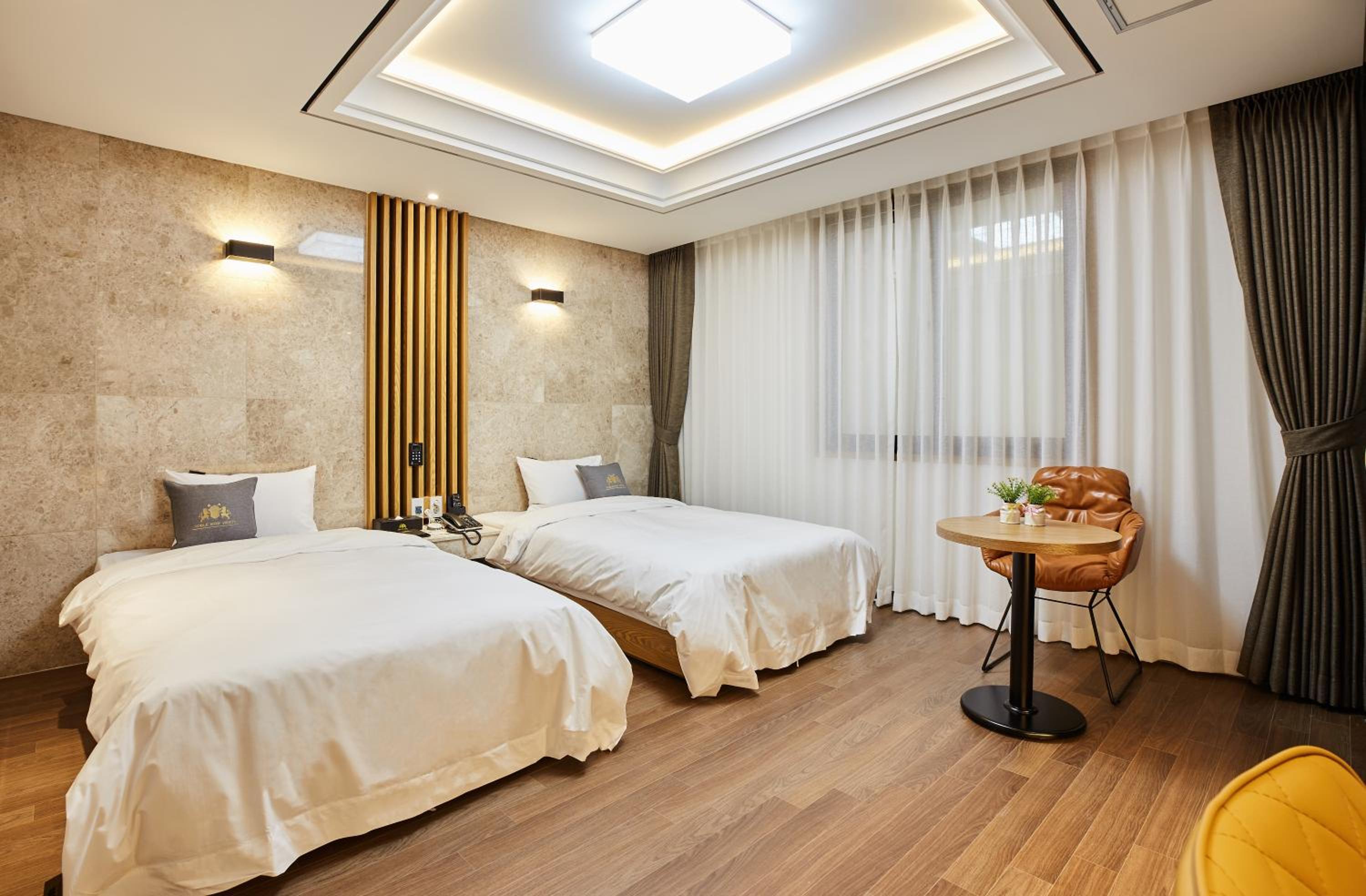 Standard Twin Room - Photo 1