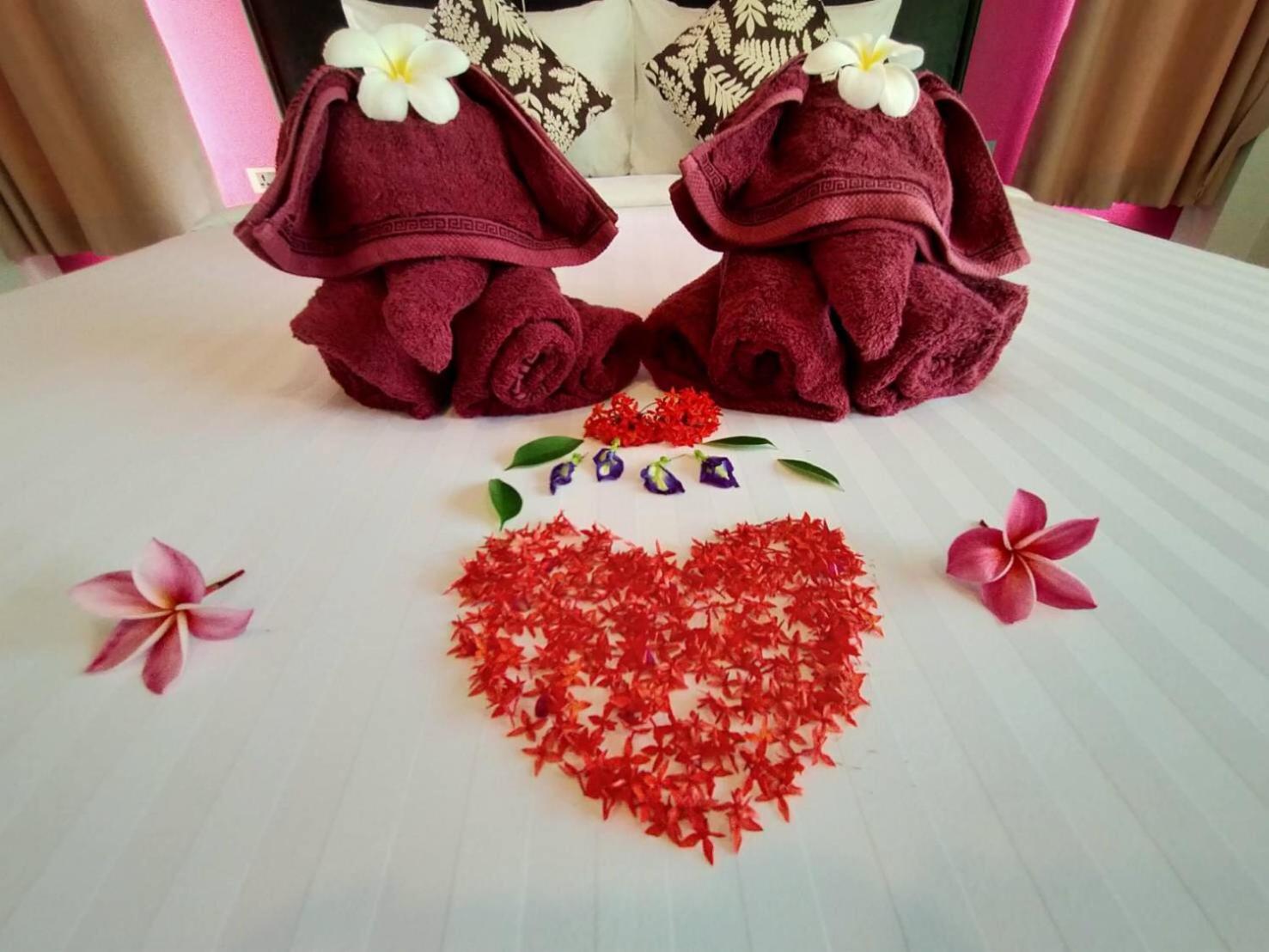 Deluxe Double Room with Balcony - Photo 12