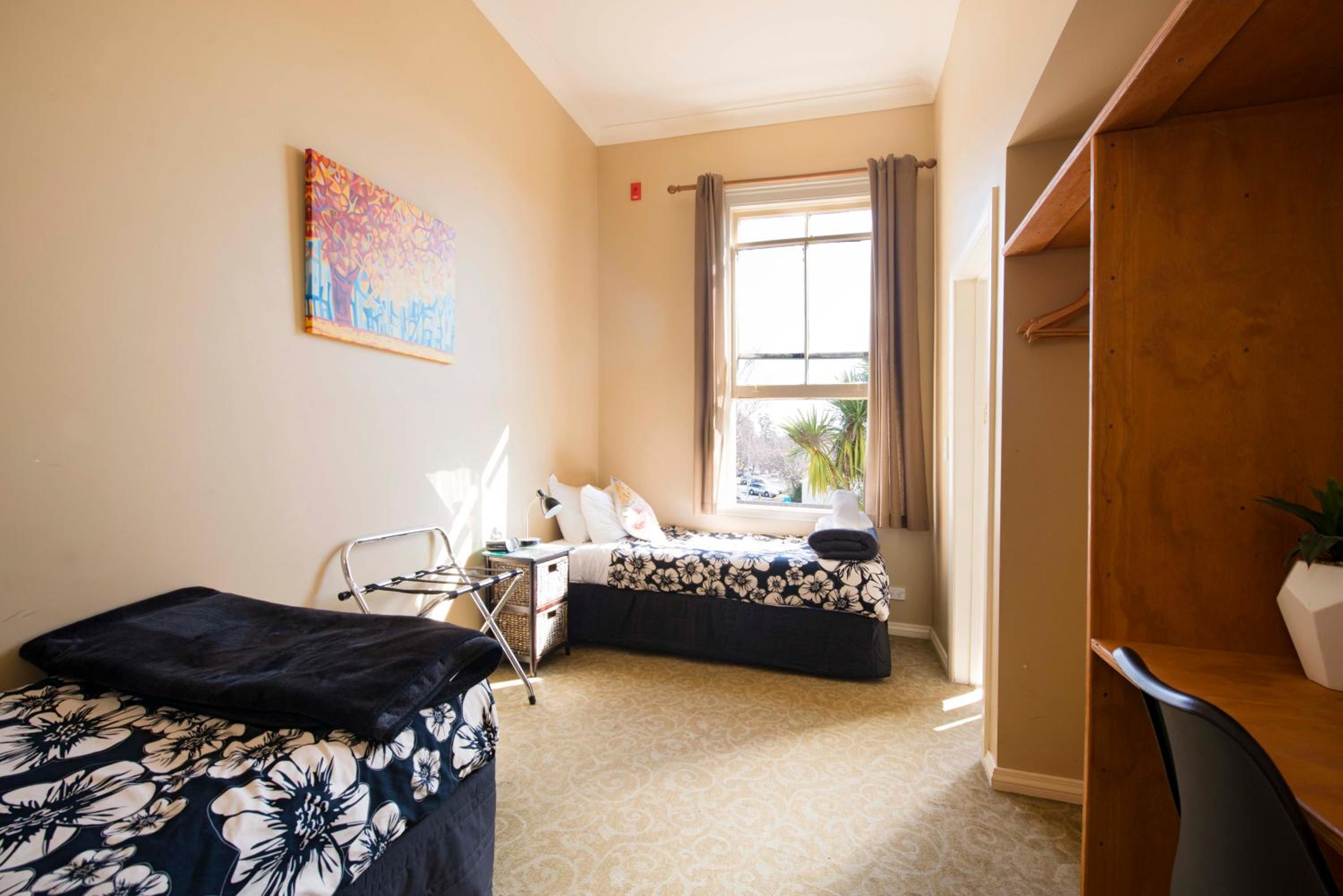 Twin Room with Private Bathroom photo 3