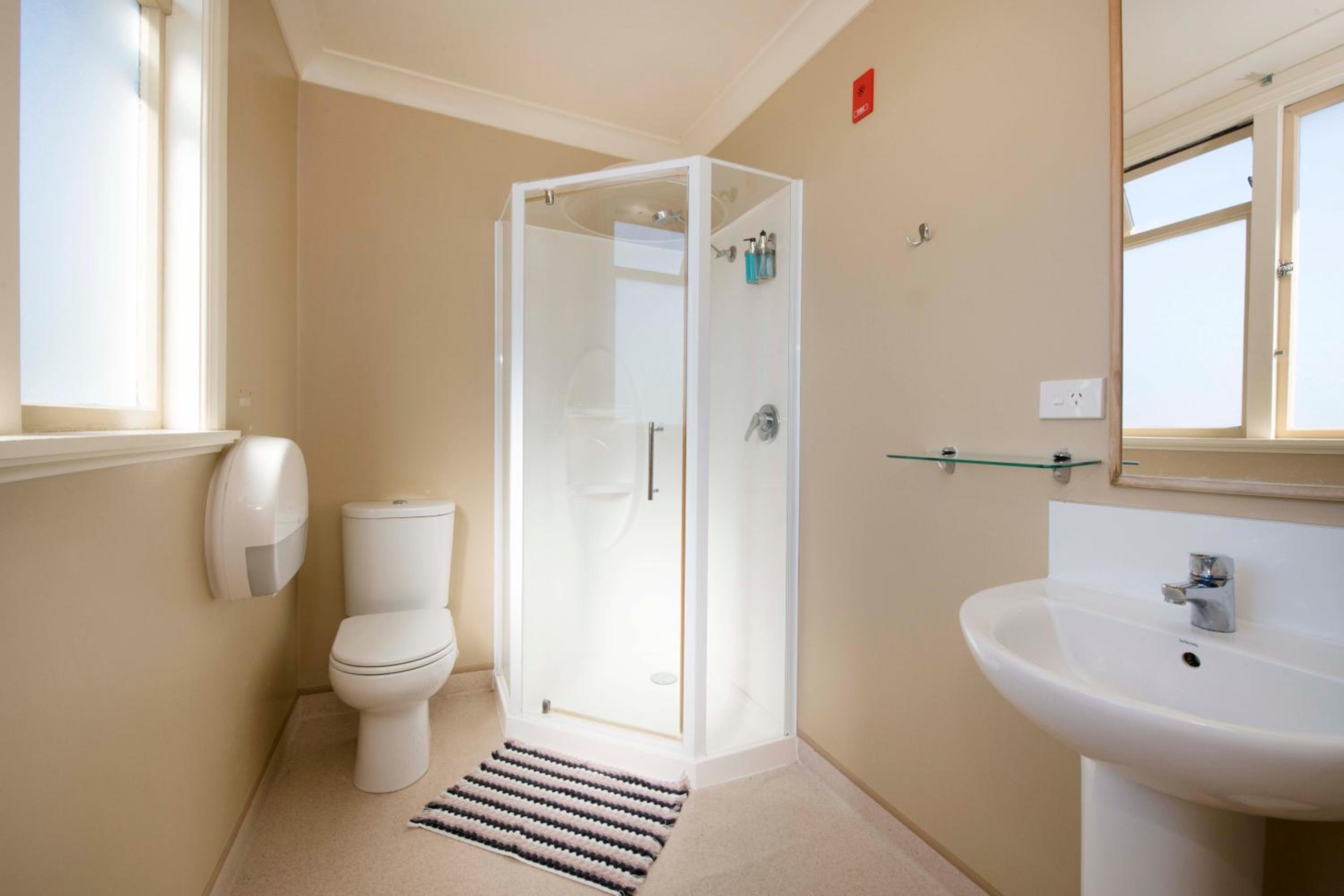 Single Room with Private Bathroom photo 2