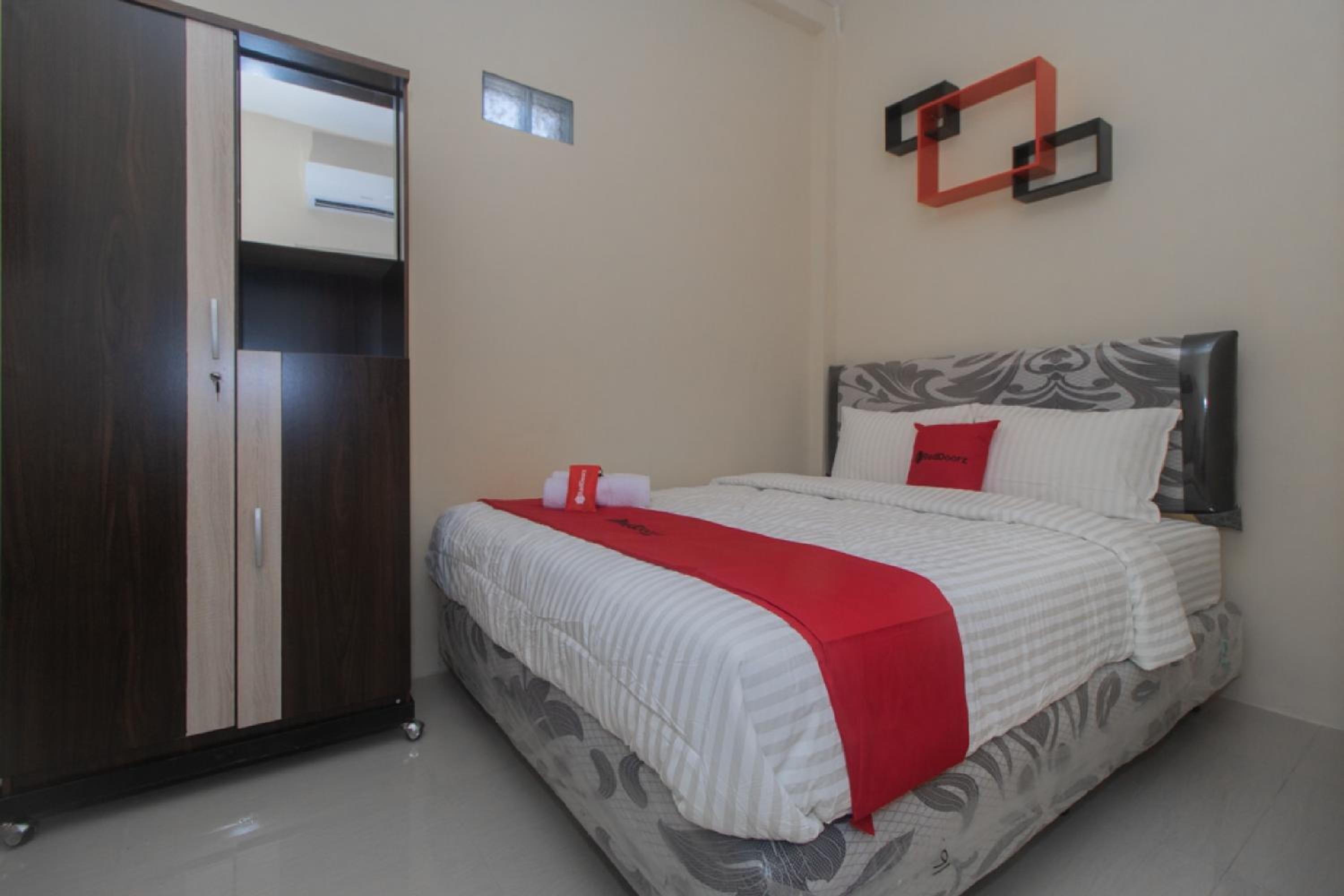Standard Double Room - Photo 9